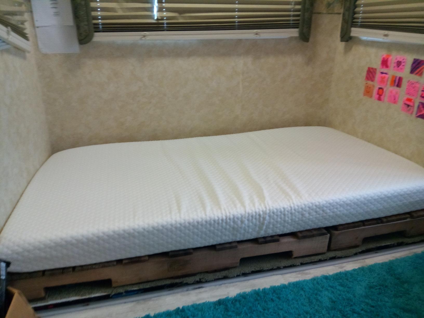 Linenspa 10 Inch Gel Infused Memory Foam Mattress – Queen Size – Medium Plush - Cooling Gel - Mattress in a Box - Primary or Guest Bedroom - Pressure Relieving and Breathable – CertiPUR-US Certified customer photo 2