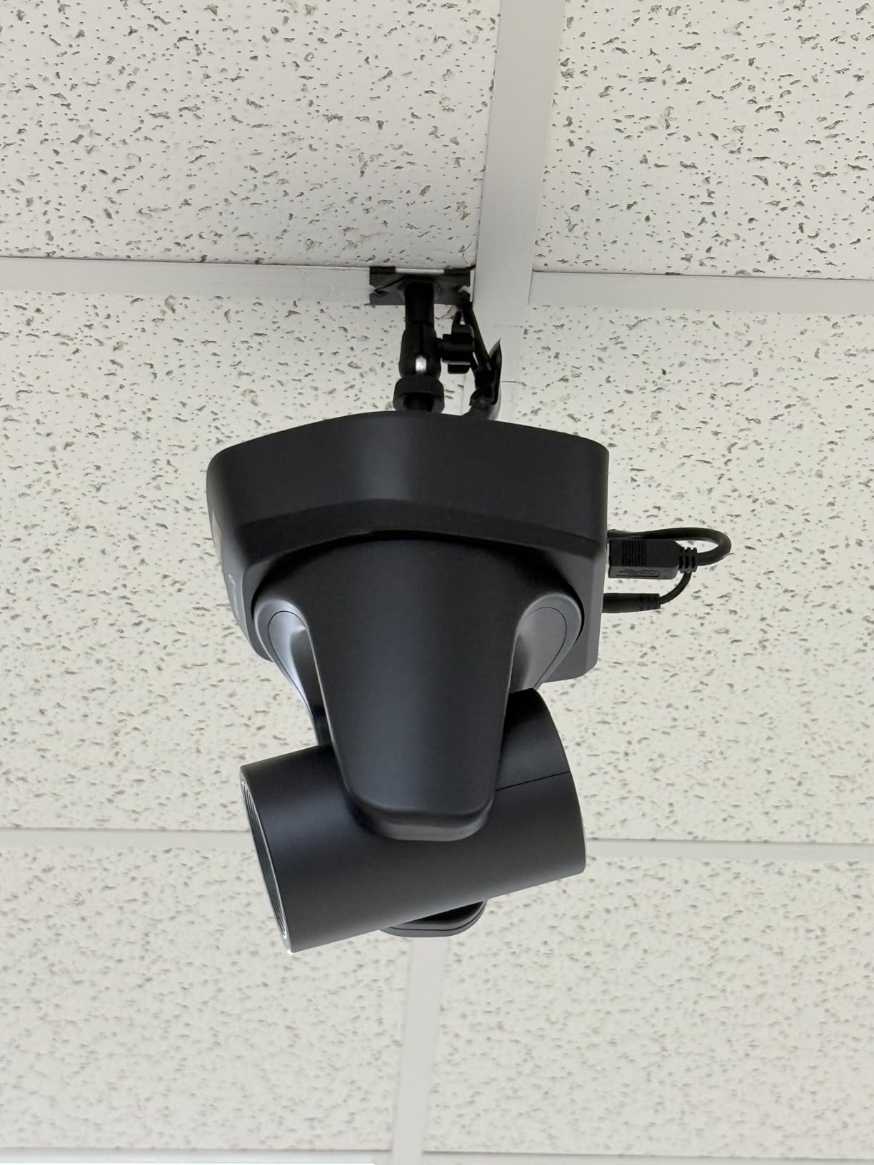 TONGVEO 4K AI PTZ Camera with Auto Tracking and 20X Optical Zoom, Conference Room Webcam with HDMI/USB3.0/LAN/PoE, Ideal for Church Worship, Zoom Meetings, Live Streaming and Education customer photo 2