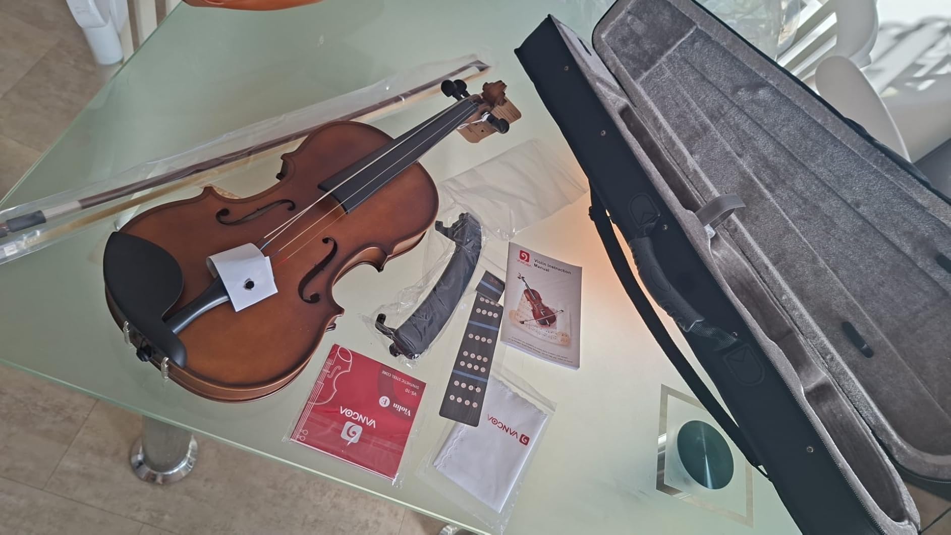 Vangoa 1/4 Kids Violin Set for Beginner Children Student Quarter Size Acoustic Violin Starter Kit with Case, Rosin, Bow, Strings, Mute, Fingerboard Stickers, Natural customer photo 1