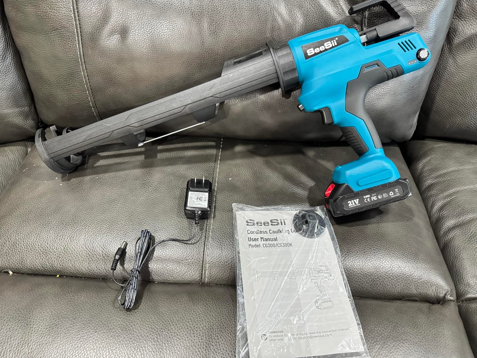 SEESII 29oz Electric Caulking Gun, Cordless Caulk Gun, Variable Speed customer photo 1
