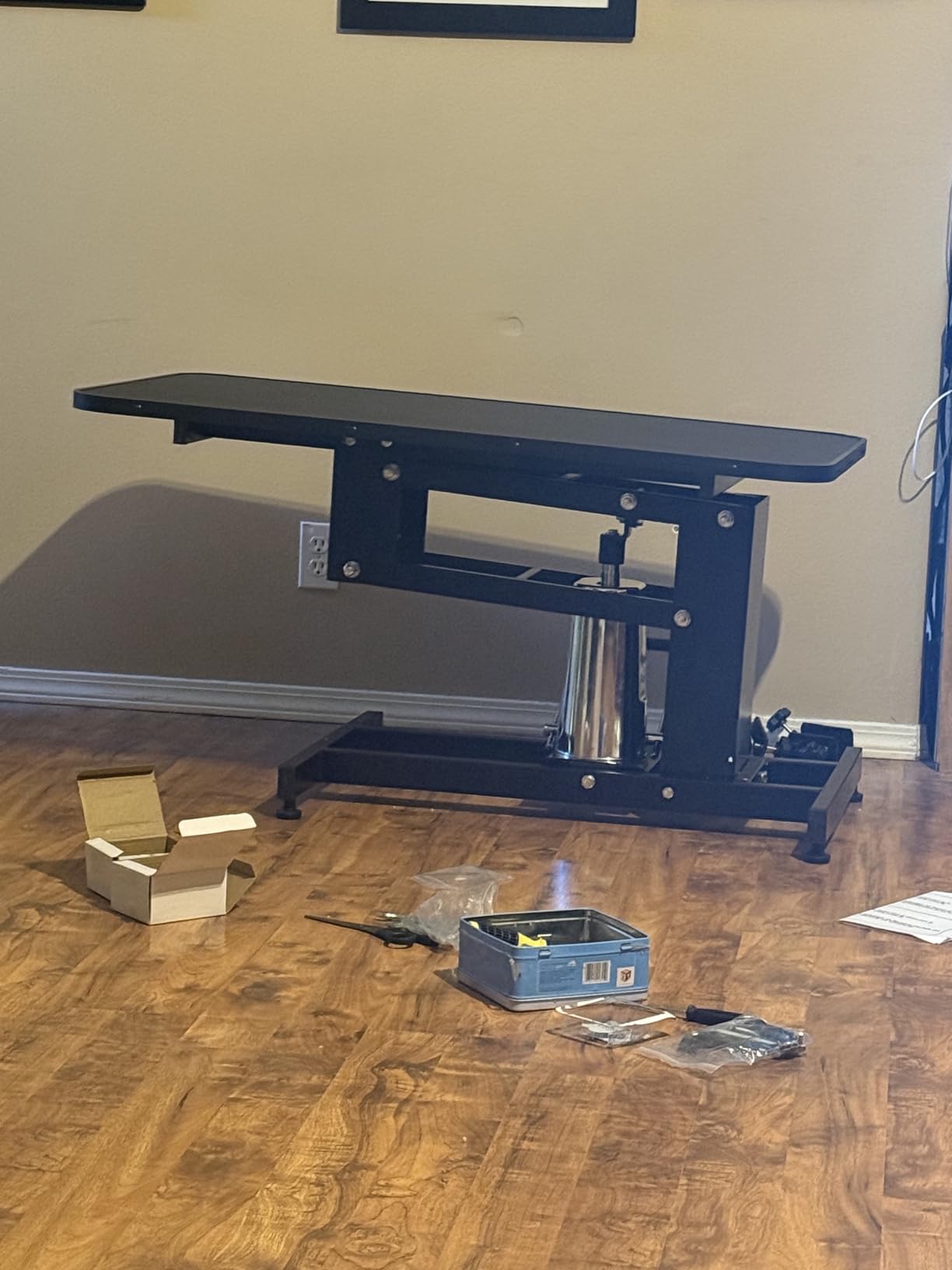 Garvee 43.3'' Hydraulic Dog Grooming Table with Max 350 LBS Loading Capacity | Adjustable Height Range 22-39 in, 3 Adjustable Nooses, Professional Pet Grooming Table, Home Use, Heavy Duty, Black customer photo 2