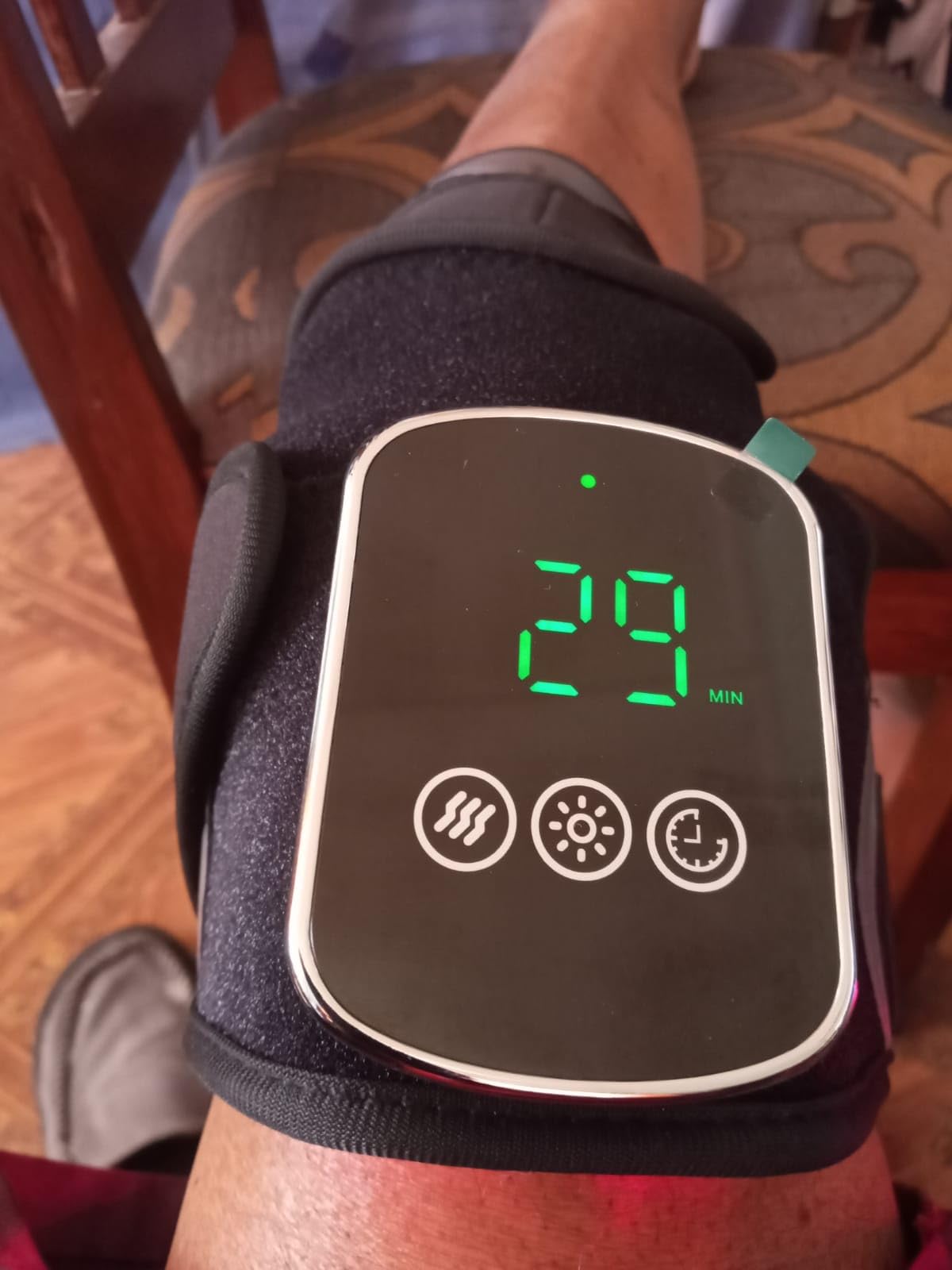 Red Light Therapy Knee Brace with Massage, 3 Vibration Knee Massager with 660nm 850nm Infrared Red Light, 5000mAh Cordless Electric Heated Knee Wrap for Knee Joint Elbow customer photo 1