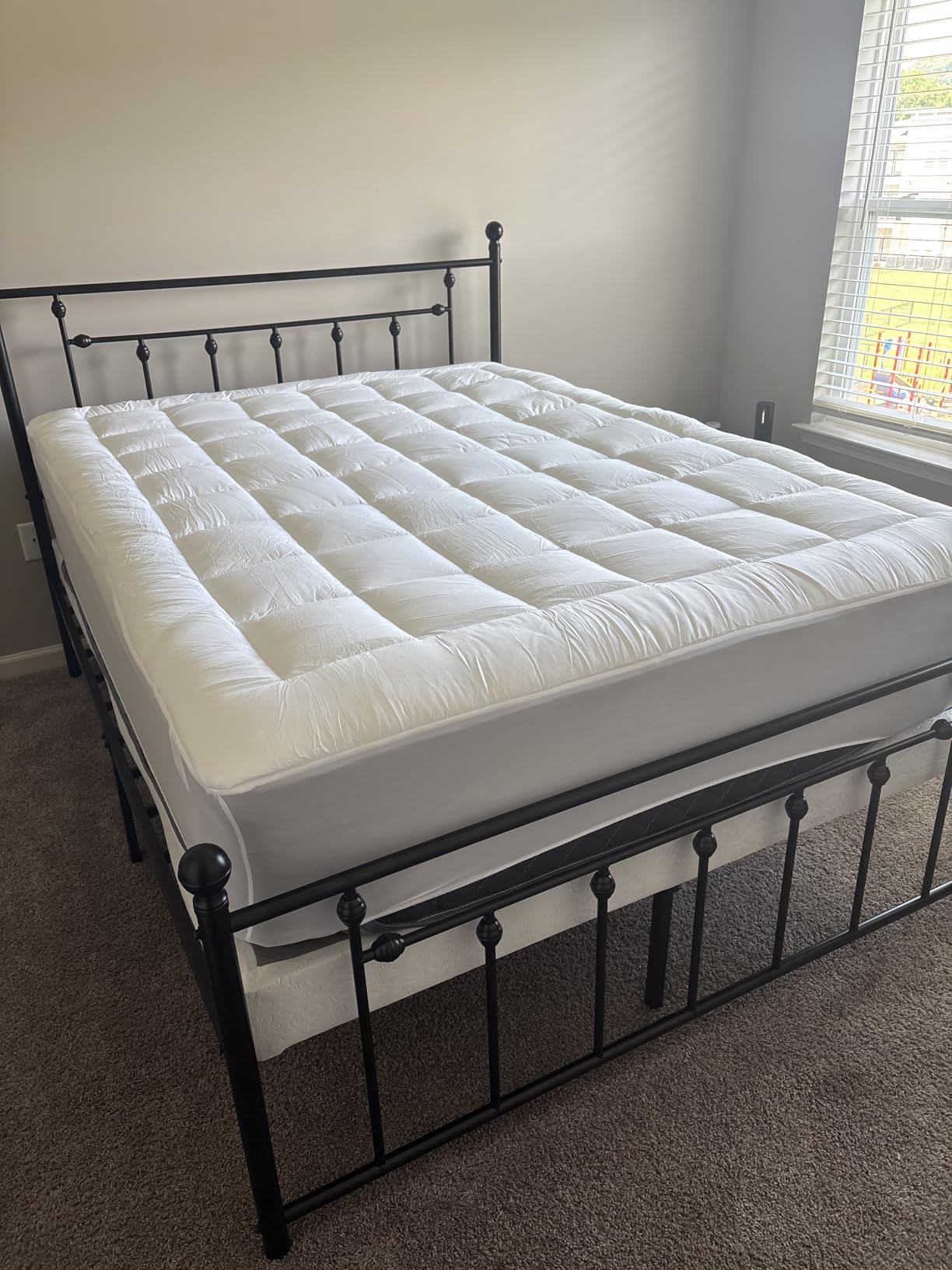 12 Inch Queen Mattress, Hybrid with Motion-Isolating Pocket Springs customer photo 2