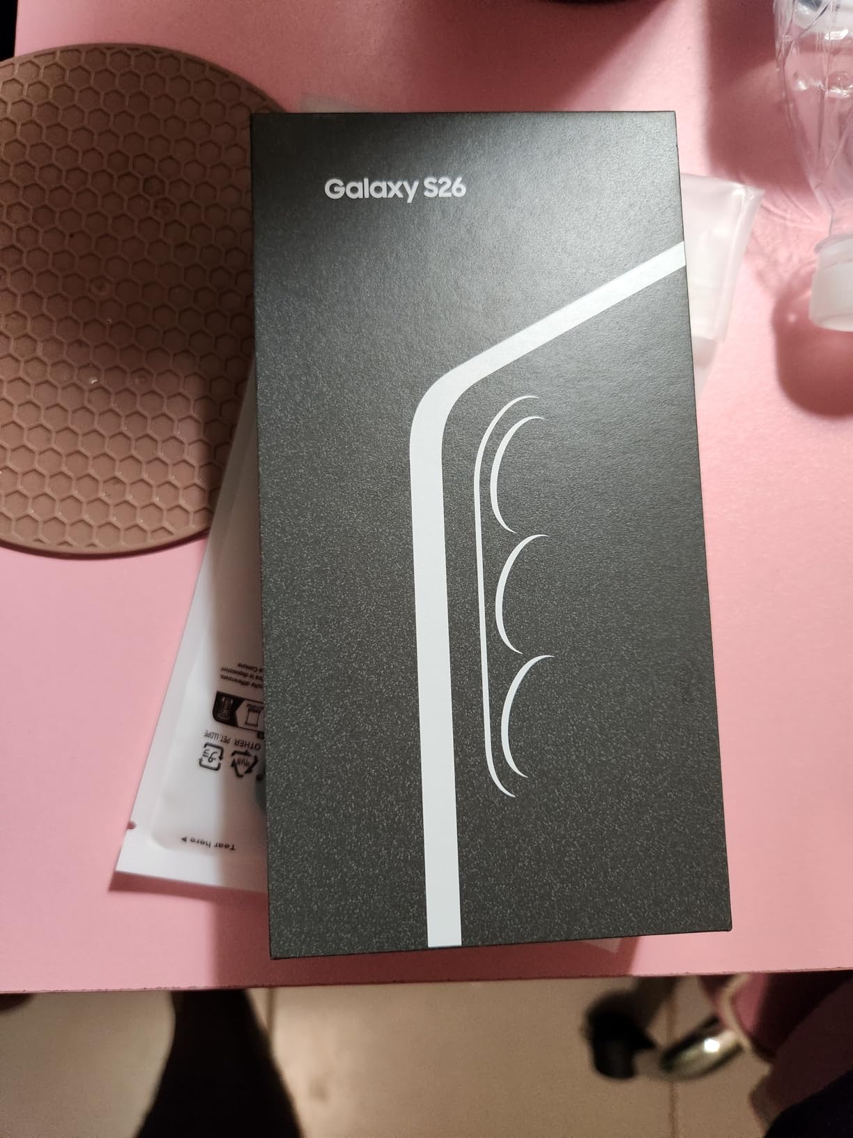 Samsung Galaxy S26, Unlocked Android Smartphone, 256GB, Black customer photo 2