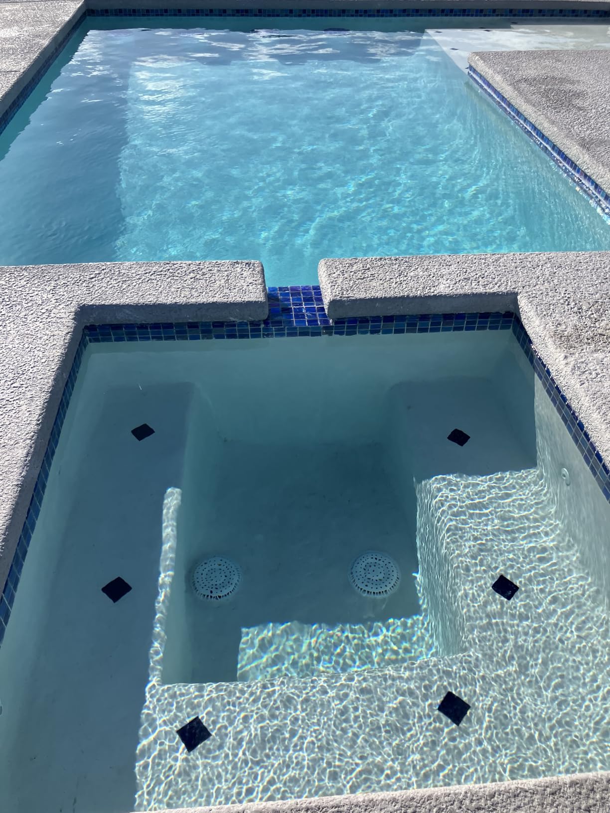 Cordless Pool Vacuum with Telescopic Pole, 18.5 GPM Powerful Suction, 1.5H Supercharge Technology, Handheld Pool Vacuum Cleaner for Above Ground/Inground Pools, Hot Tubs, Blue customer photo 2