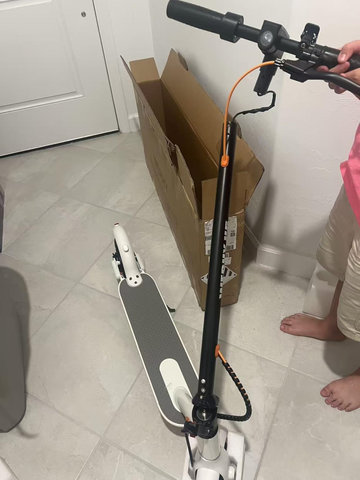 WERHY Electric Scooter,500W/350W Motor, 8.5''/10'' Solid Tires, 21-28Miles customer photo 1