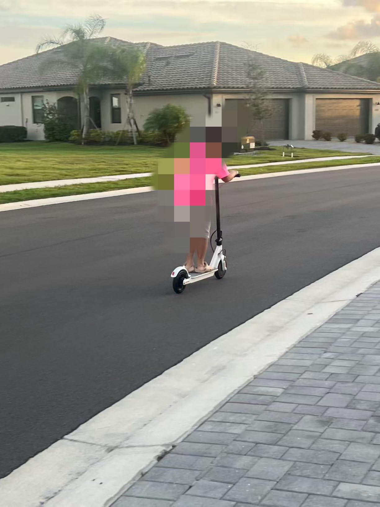 WERHY Electric Scooter,500W/350W Motor, 8.5''/10'' Solid Tires, 21-28Miles customer photo 2