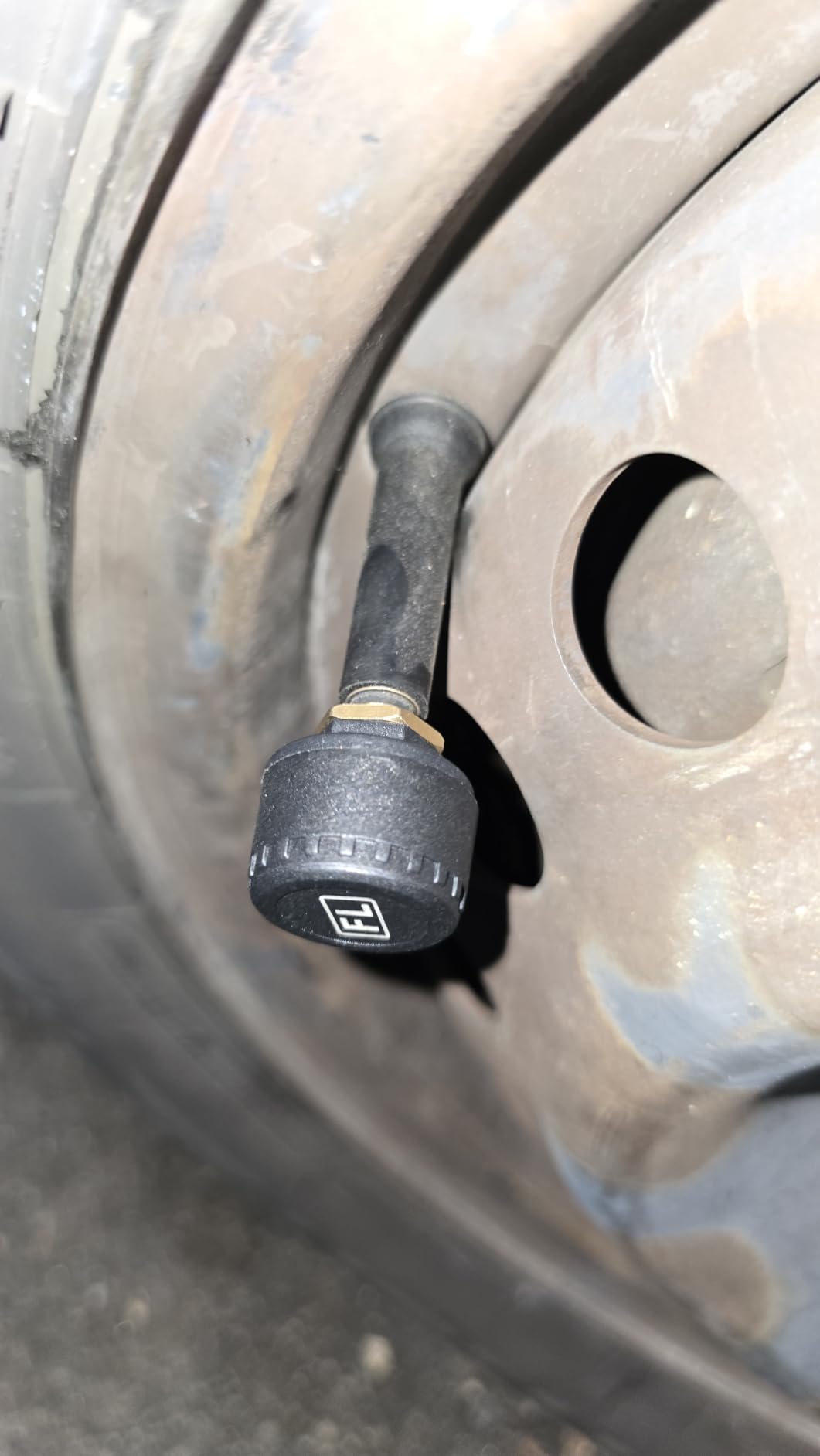 6-Wheel RV TPMS with Custom Pressure Alerts, 0-144 PSI customer photo 2