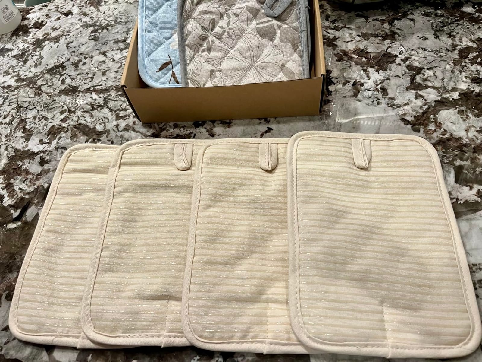 LEEPENK 10 Piece Pot Holders for Kitchen Heat Resistant, 4 Beige Pot Holder with Non-Slip & 4 Japanese Pattern Potholders, Plus 2 Mini Oven Mitts, Hot Pads for Cooking Hot Dishes, Kitchen Aid Pot Holders customer photo 1