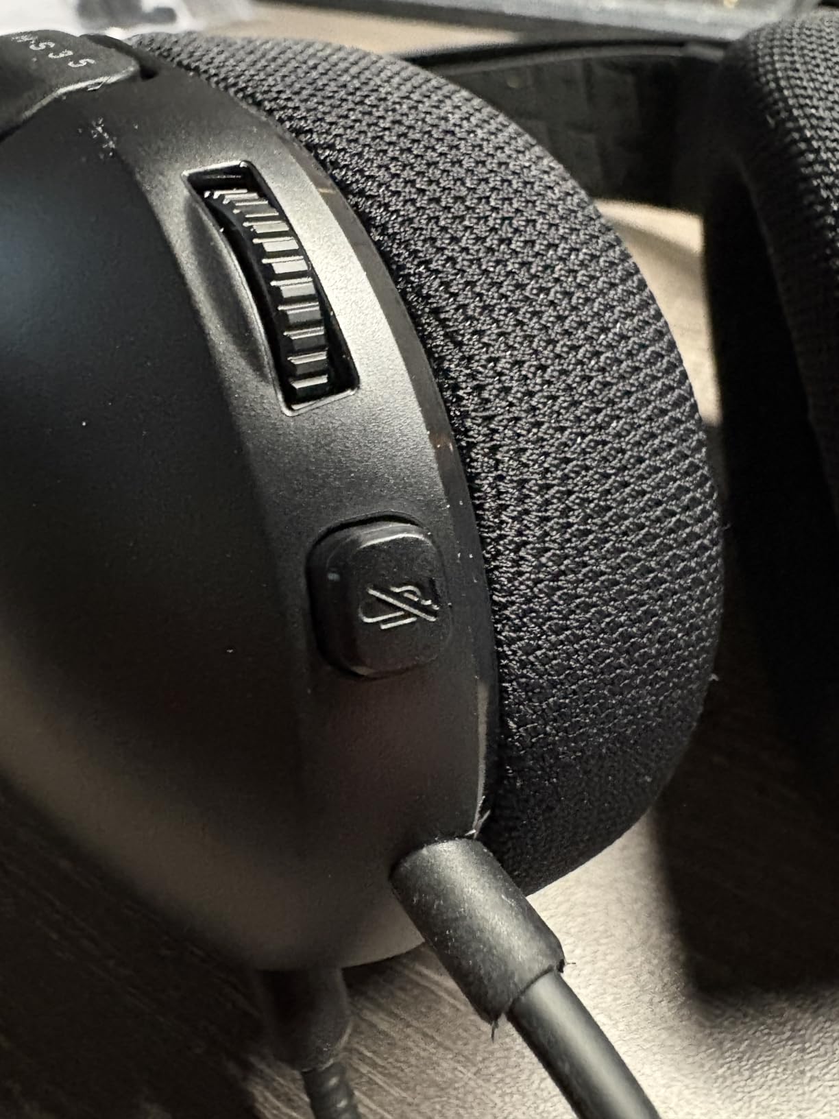 Corsair HS35 v3 Wired Gaming Headset with Mic - Carbon customer photo 1