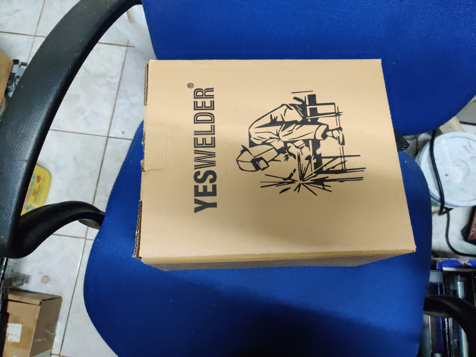 YESWELDER Auto-Shade Welding Helmet, Internal Digital Control, 180° View | three sides auto-darkening, 1/1/1/1 true color, auto adjust, 5 arc sensors, shade 3/4-8/9-14, customized memory presets customer photo 1