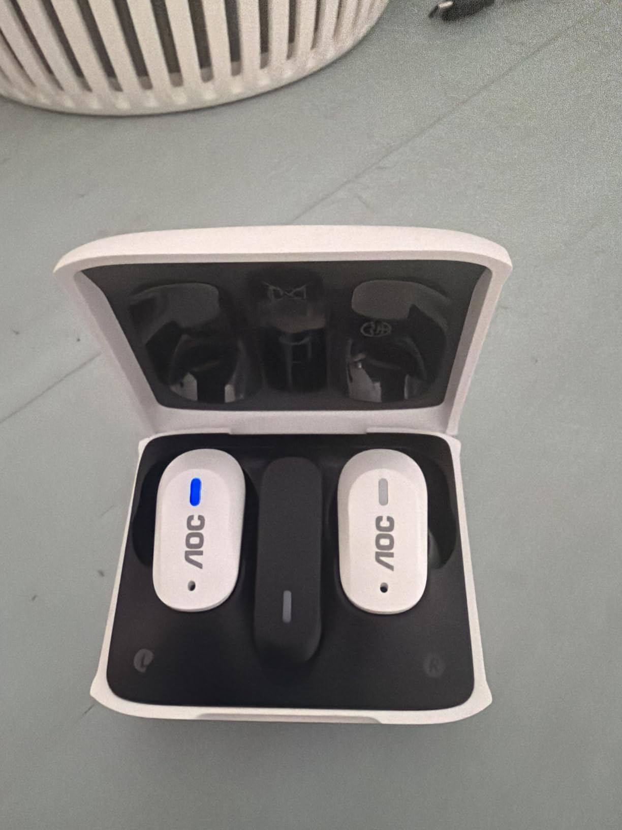 AOC Wireless Gaming Earbuds for PS5 PC Switch, 2.4GHz USB-C Dongle ACT3512 customer photo 1
