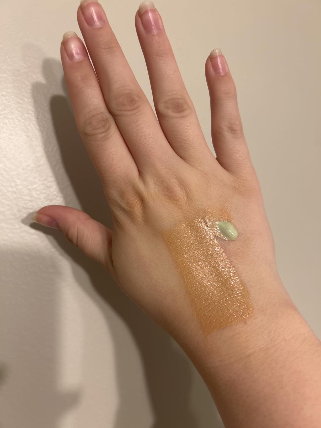L'Oréal Paris Magic BB Cream, Hydrating Skin Beautifier & Color Changing Foundation, Light Coverage, Light, 1 fl oz. customer photo 1