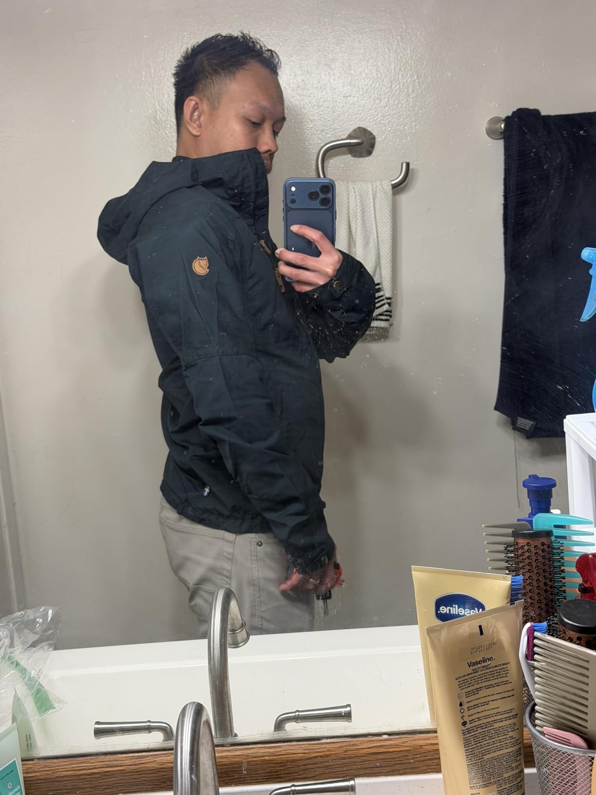 Fjällräven Sten Men's Shell Jacket - Water and Wind Resistant, Breathable, Durable Fabric - Hiking, Trekking, Camping customer photo 1