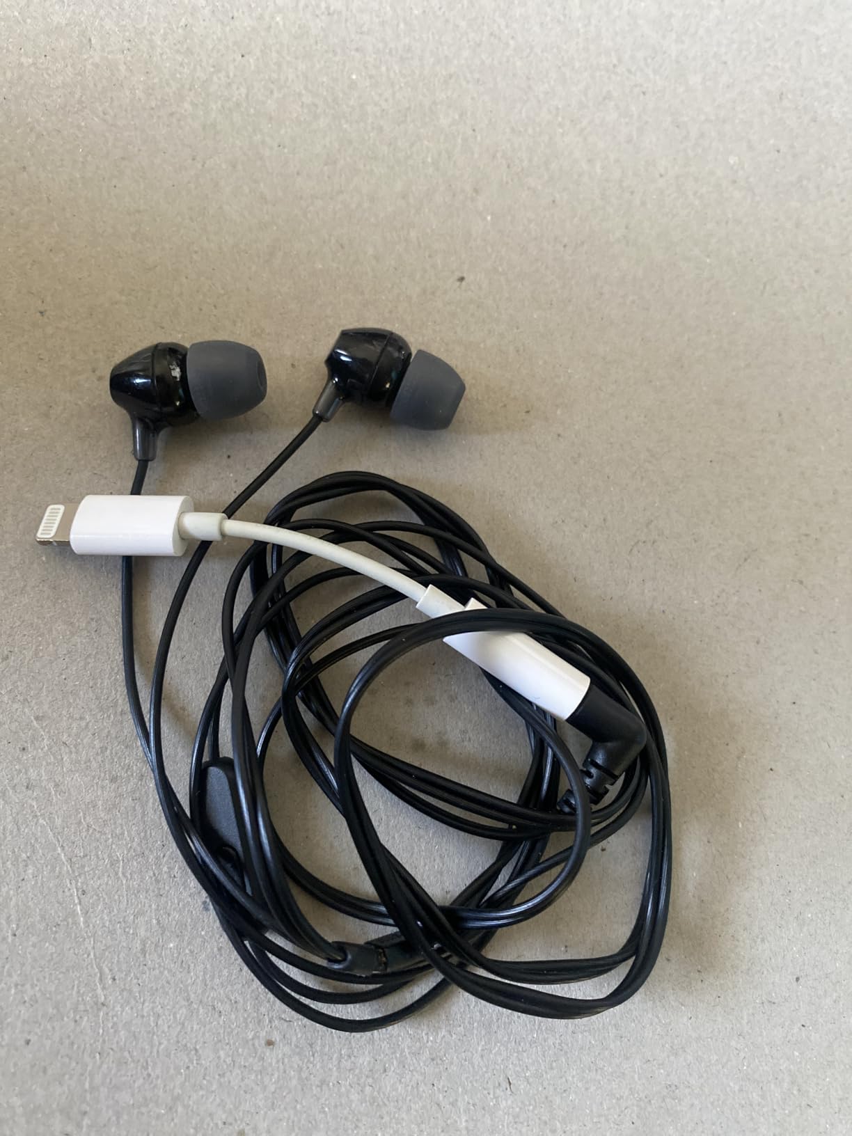 Sony MDREX15AP in-Ear Earbud Headphones with Mic, White customer photo 1
