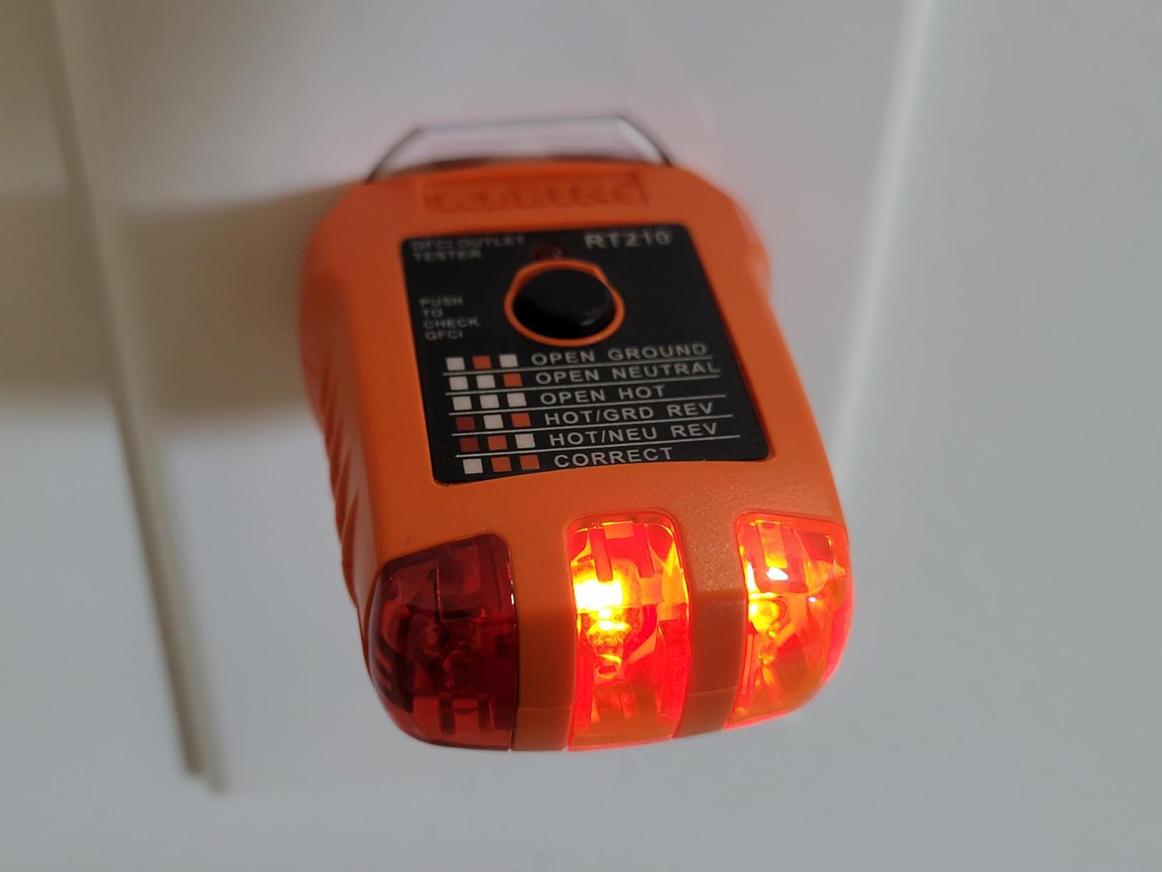 Klein Tools RT210 Outlet Tester, Receptacle Tester for GFCI / Standard North American AC Electrical Outlets, Detects Common Wiring Problems customer photo 1