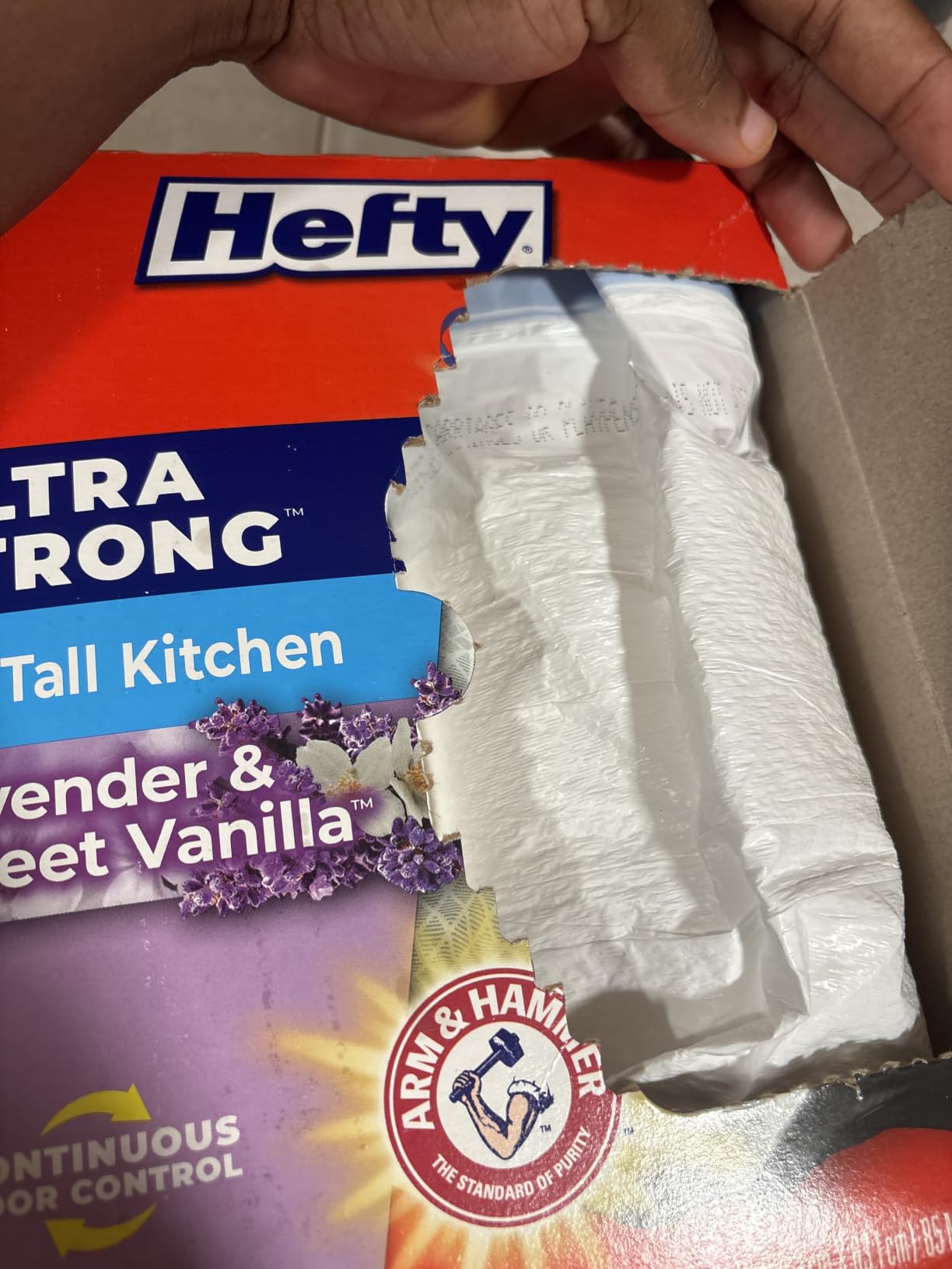 Hefty Ultra Strong 13 Gal Kitchen Trash Bags, White, Lavender Vanilla, 80ct customer photo 1