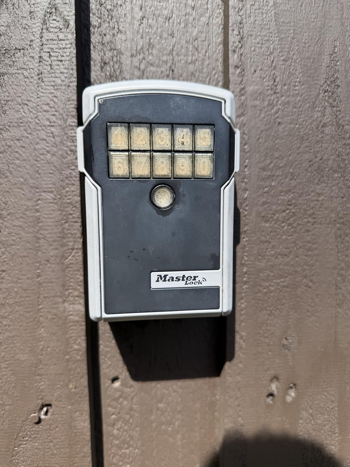 Master Lock Wall Mount Digital Key Lock Box, Bluetooth, iOS Android 5441EC customer photo 2