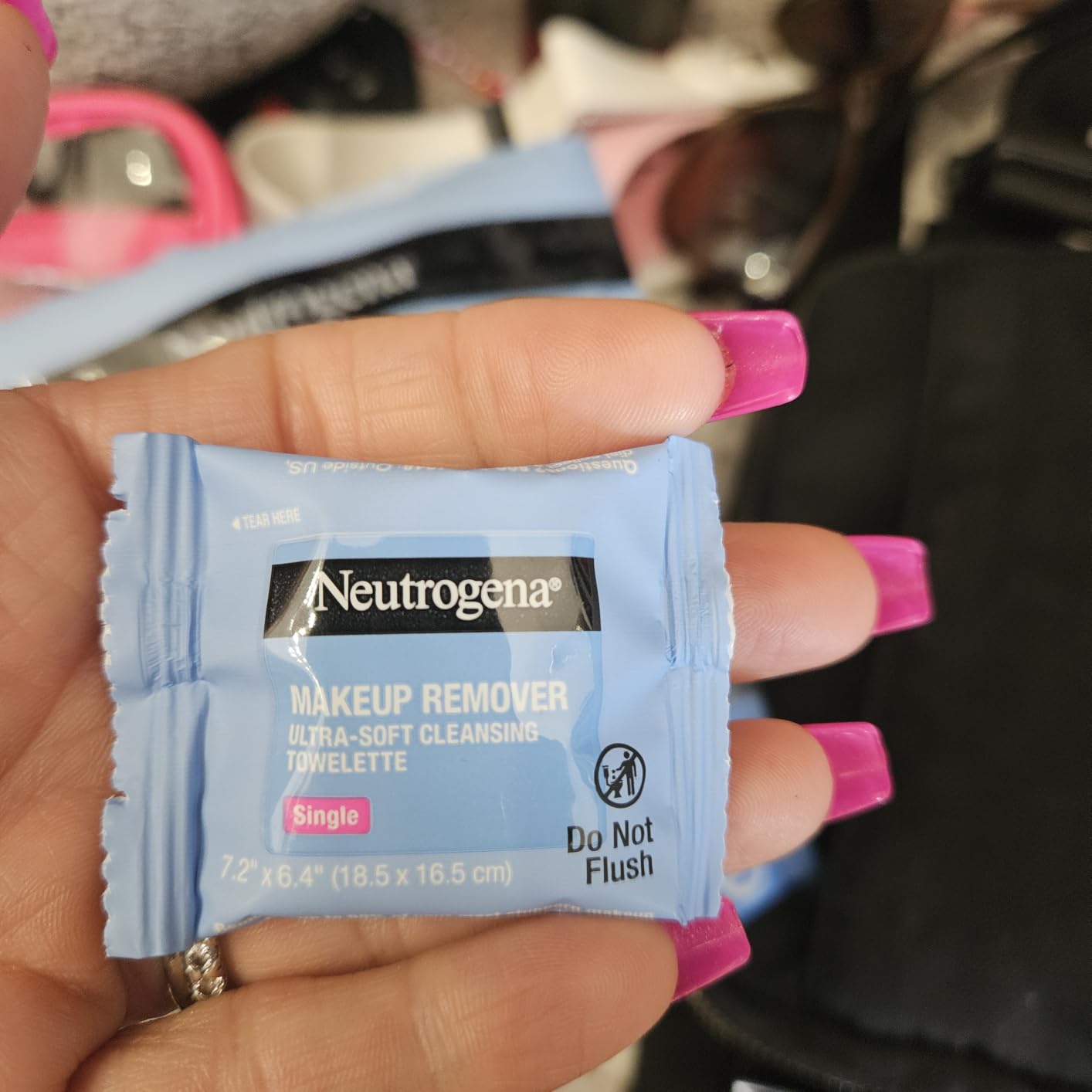 Neutrogena Makeup Remover Wipes customer photo 1