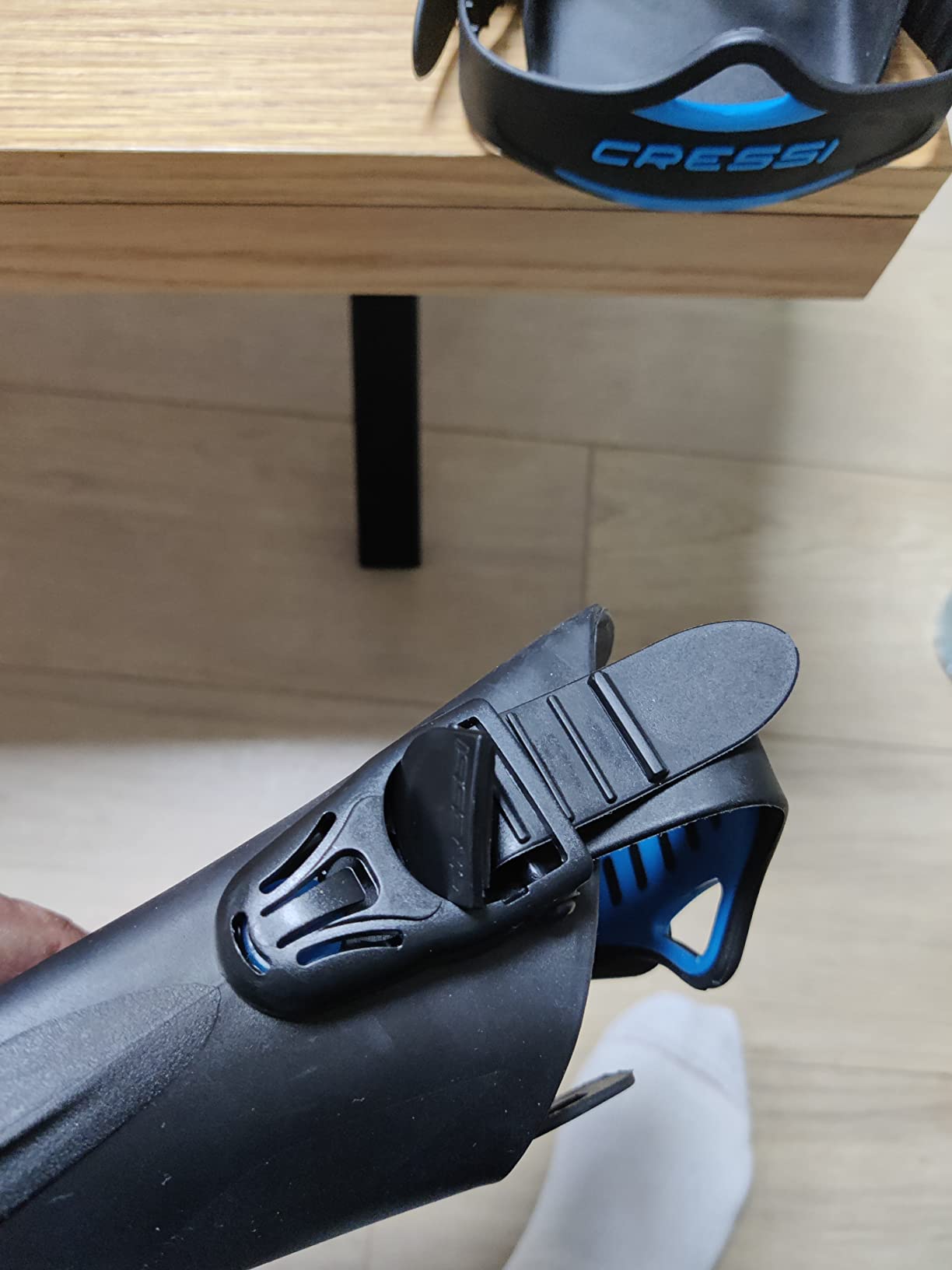 Cressi Adult Short Adjustable Swim Fins with UltraResistant Buckles, Very Light - Ideal for Traveling | Bonete: Designed in Italy customer photo 1