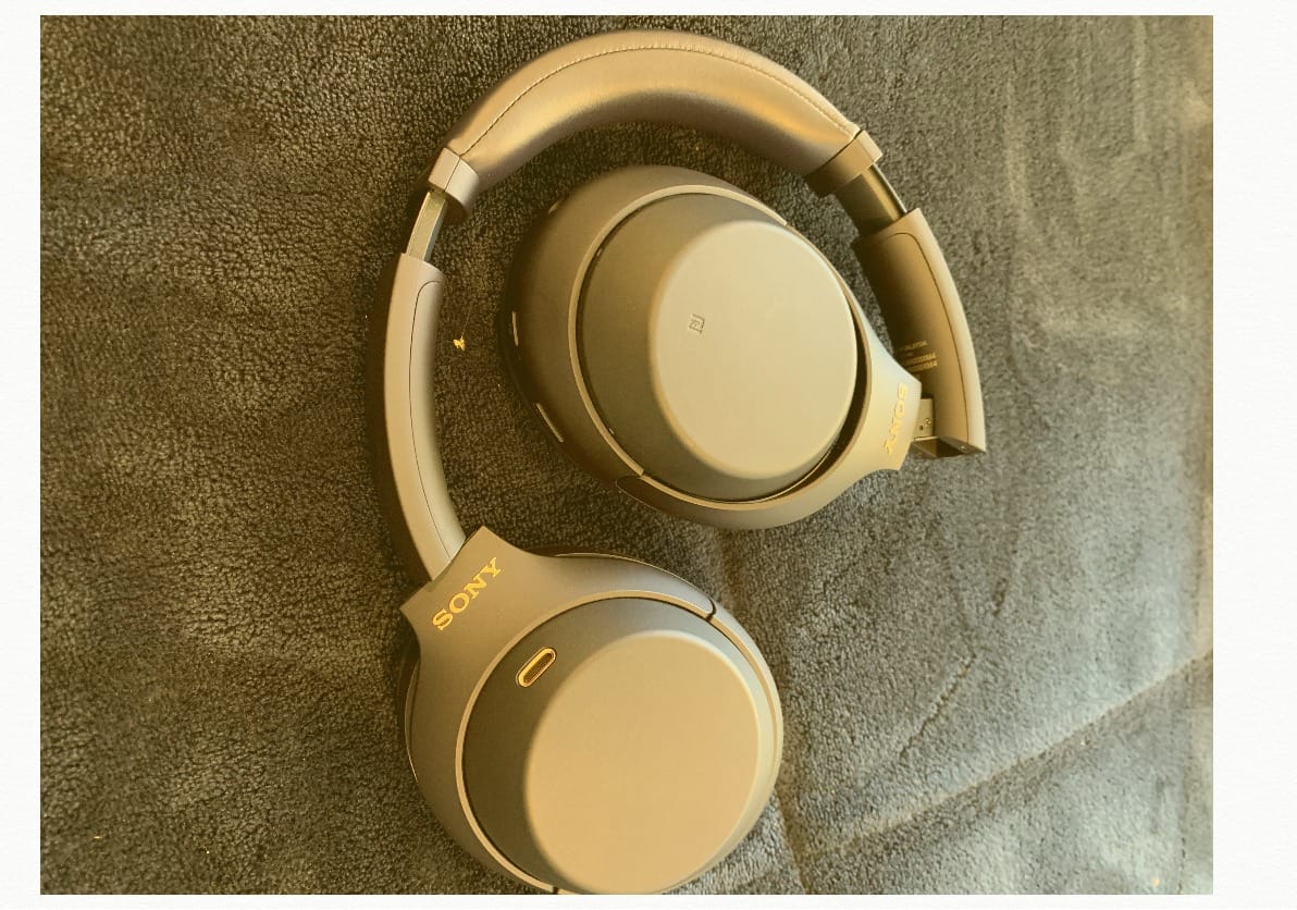 Sony WH-1000XM4 Wireless Noise Cancelling Headphones, Silver customer photo 1