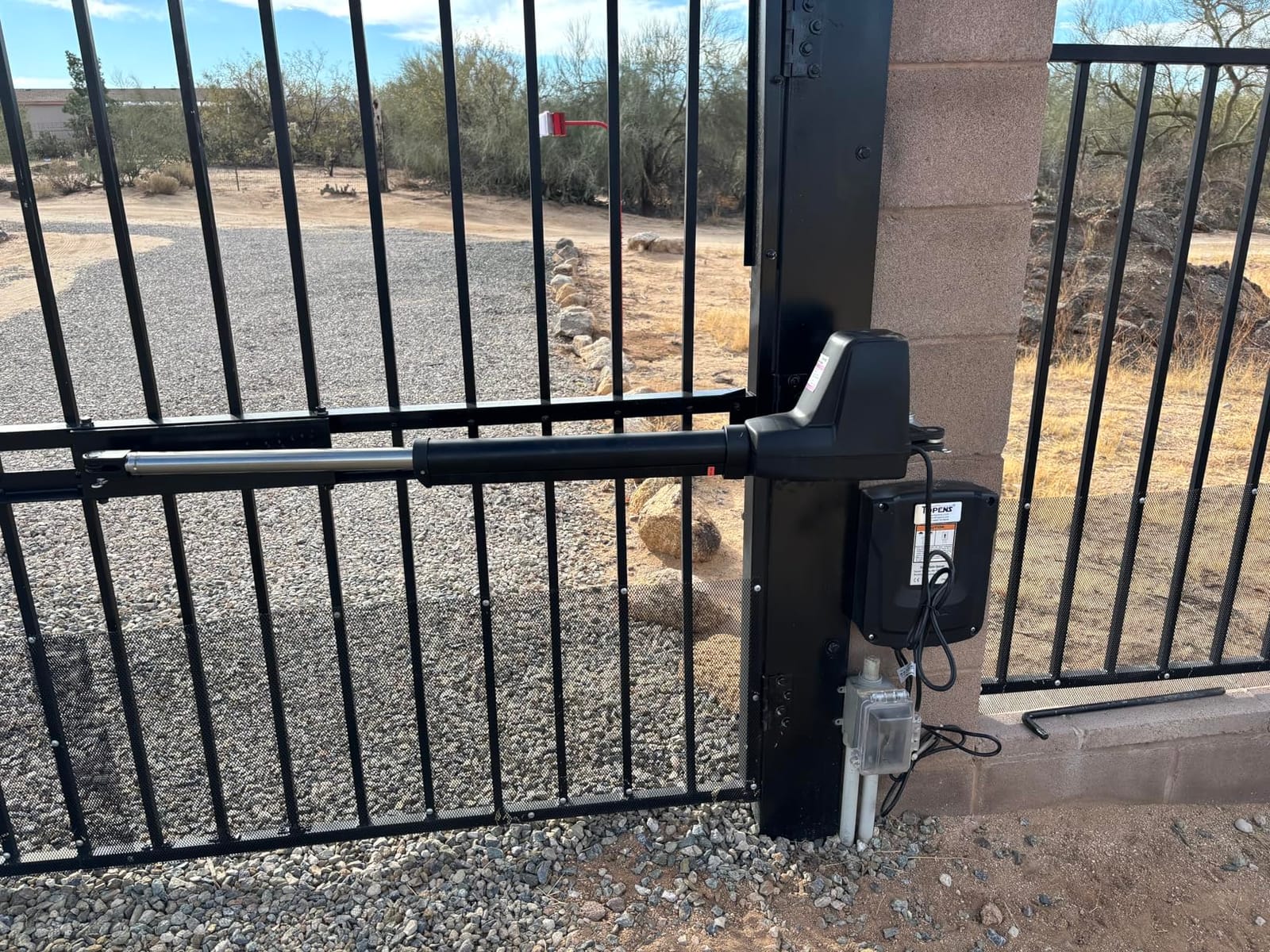TOPENS AT602 Dual Swing Gate Opener Medium Duty customer photo 1