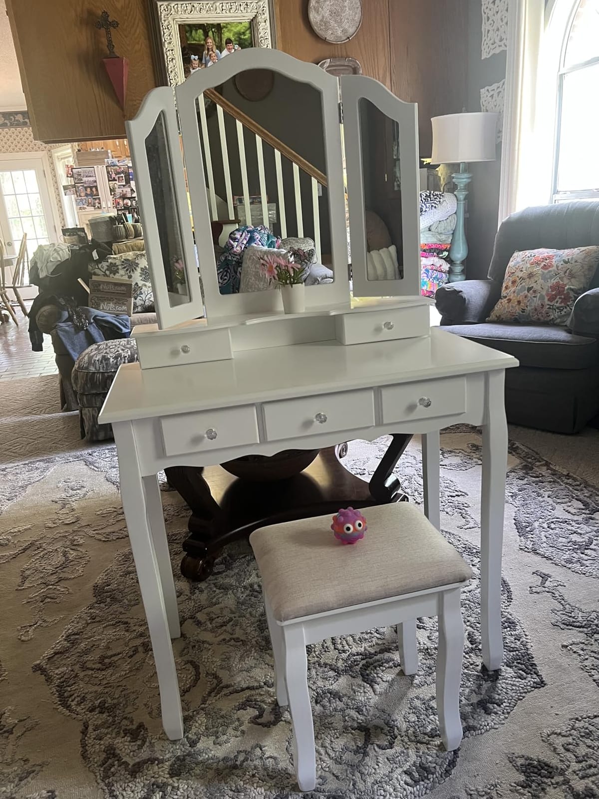 Tiptiper Vanity Table Set with Lighted Tri-Folding Mirror, Makeup Vanity with Lights & 3 Color Lighting Modes, Vanity Desk with Mirror and Cushioned Stool, Makeup Table with 5 Drawers, White customer photo 1
