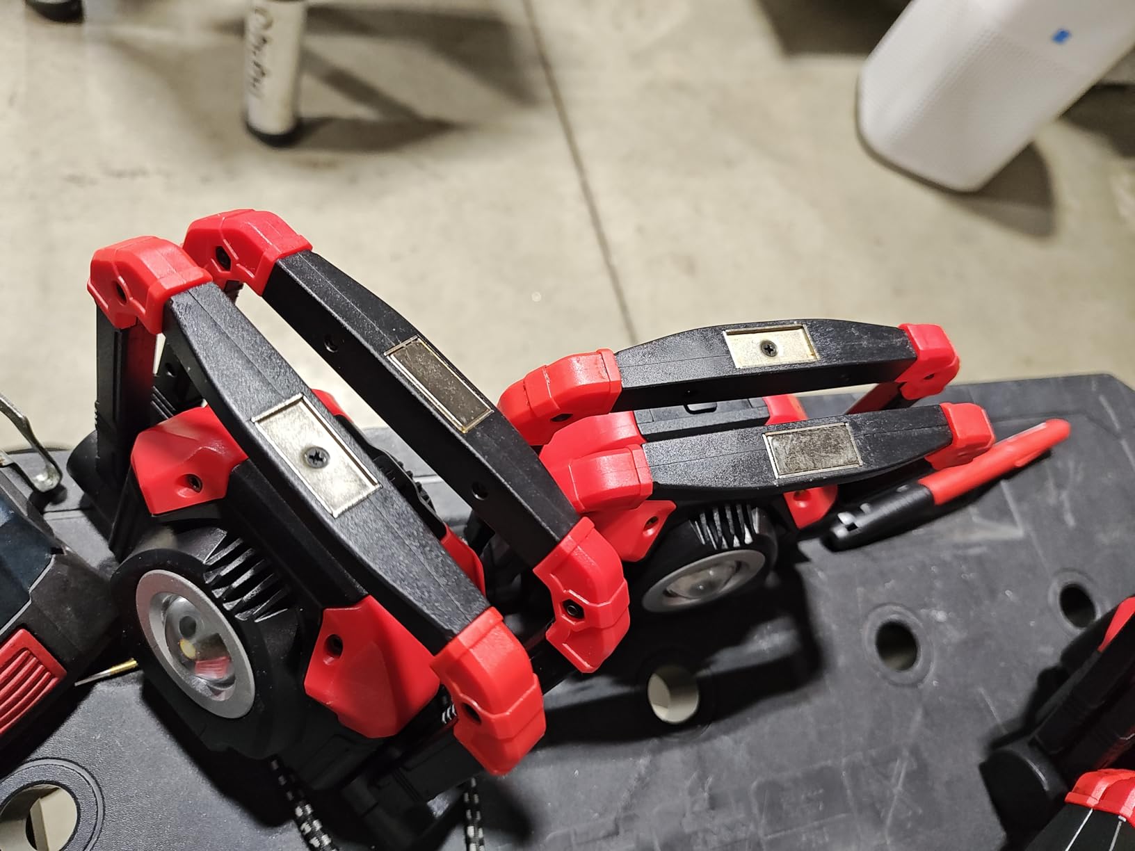 YZONI M6 2-Pack LED Work Light, 2500LM Rechargeable Magnetic COB Shop Light customer photo 2