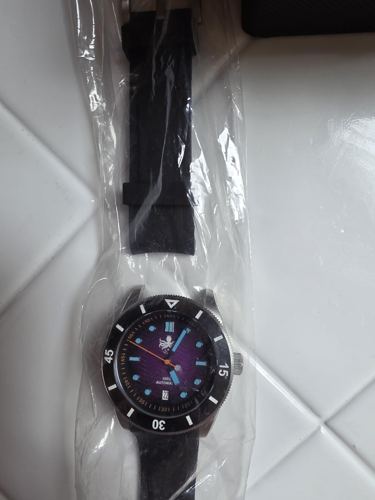 PHOIBOS Automatic Men's 300m Diver Watch with Wave Patterned Dial and Rubber Strap Wave Master PY010R customer photo 1