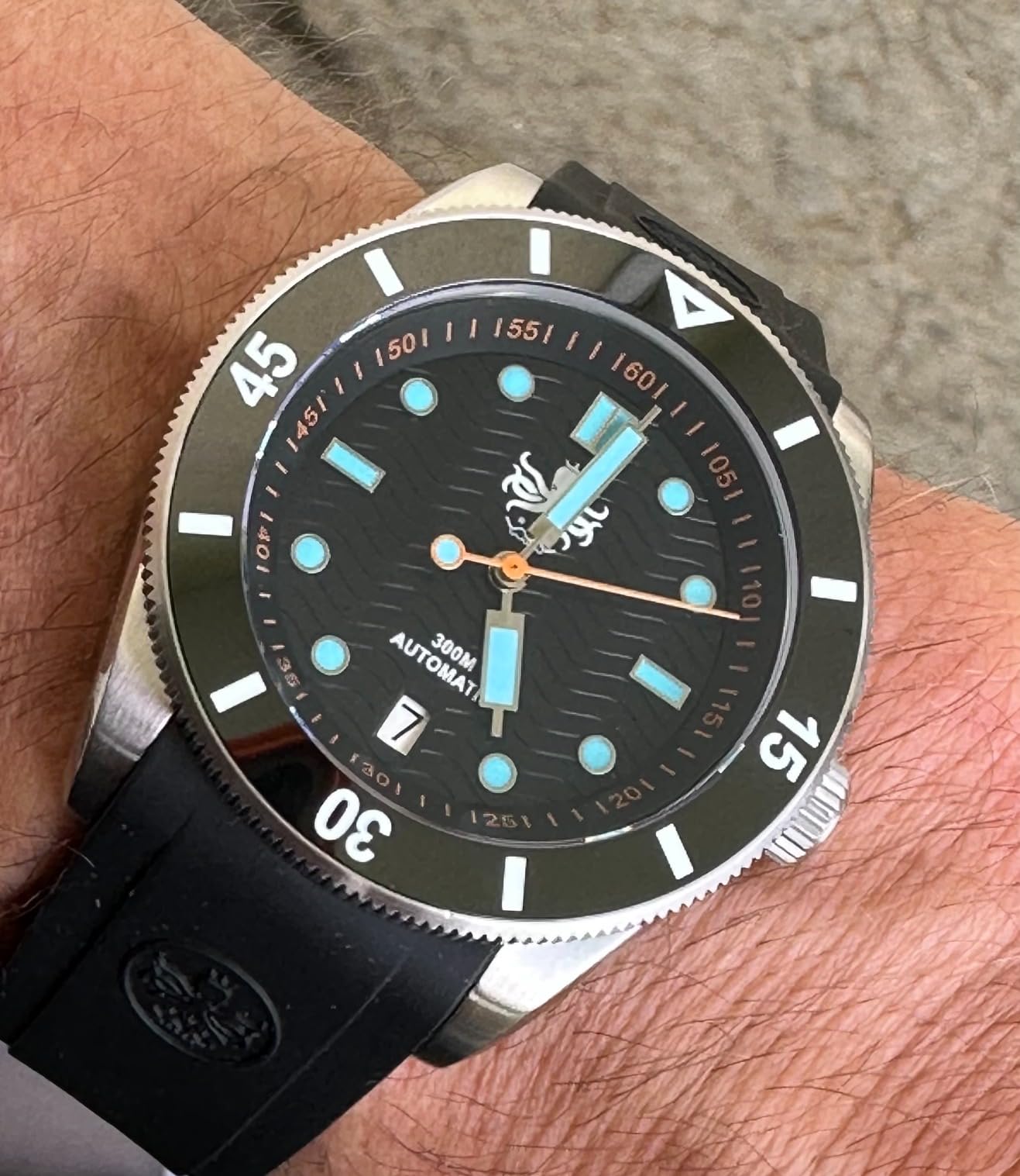 PHOIBOS Automatic Men's 300m Diver Watch with Wave Patterned Dial and Rubber Strap Wave Master PY010R customer photo 2