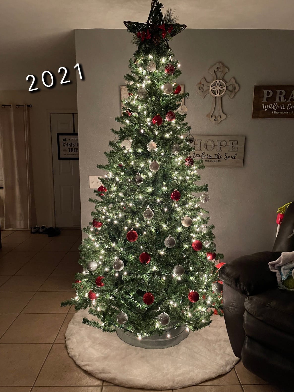 Best Choice Products Artificial Christmas Tree, 6ft Premium Unlit Realistic Spruce Holiday Décor w/Dense Branches, Easy Assembly, Metal Base customer photo 1