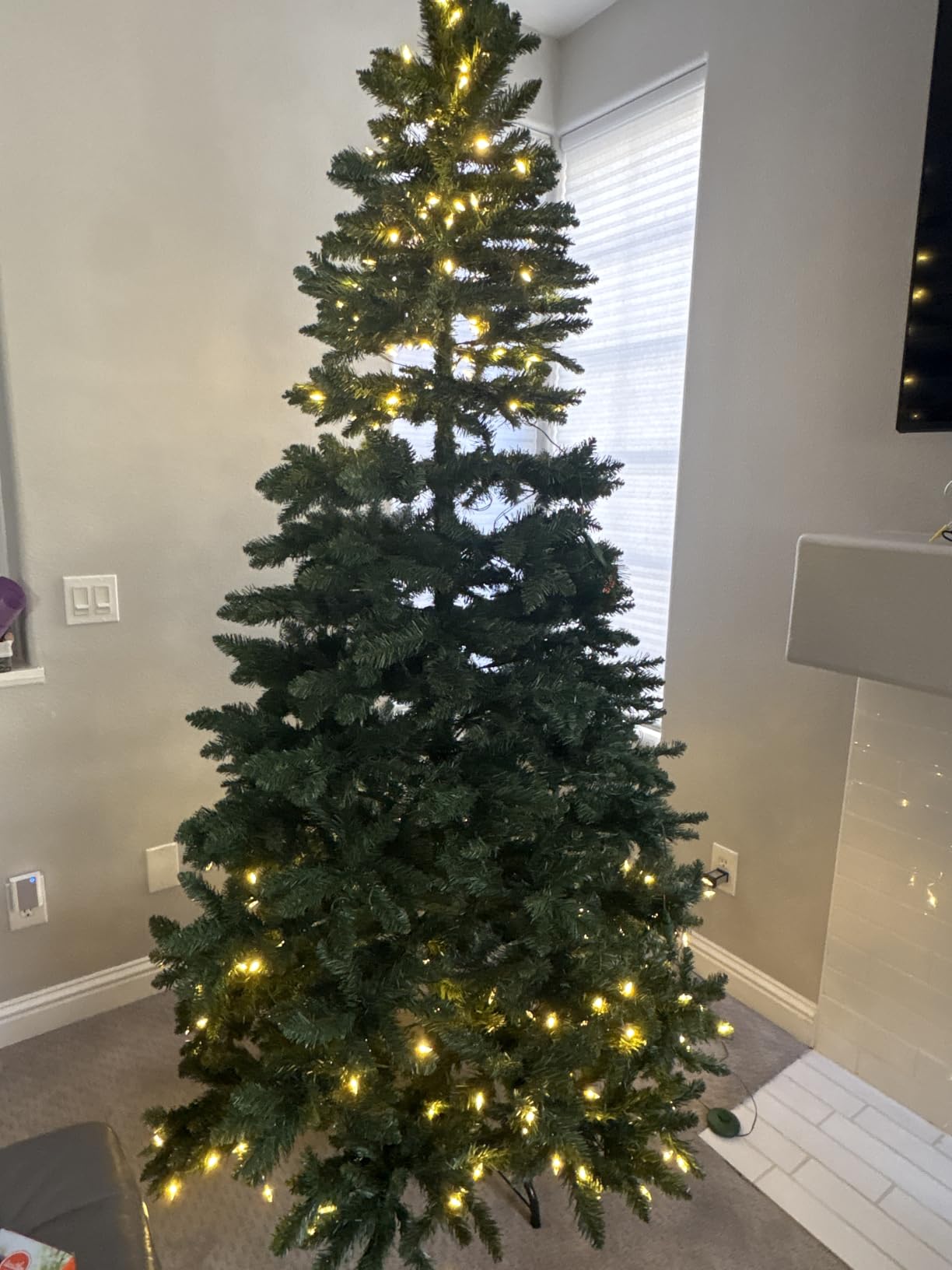 Hykolity 6ft Artificial Prelit Christmas Tree with 250 Multicolor LEDs, Flame-Retardant PVC Branches, 1,032 Tips, 10 Display Modes, Hinged Setup, Foot Pedal and Metal Stand customer photo 2