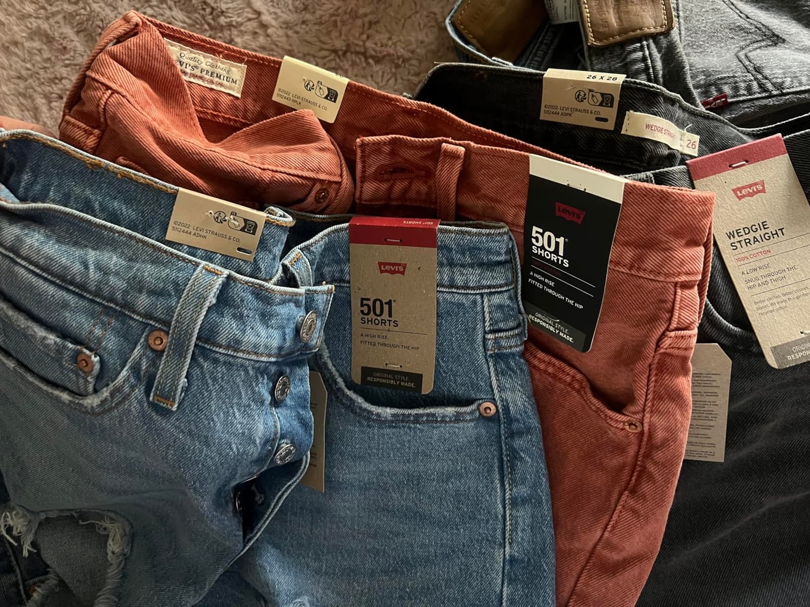 Levi's Women's Ribcage Straight Ankle Jeans customer photo 2
