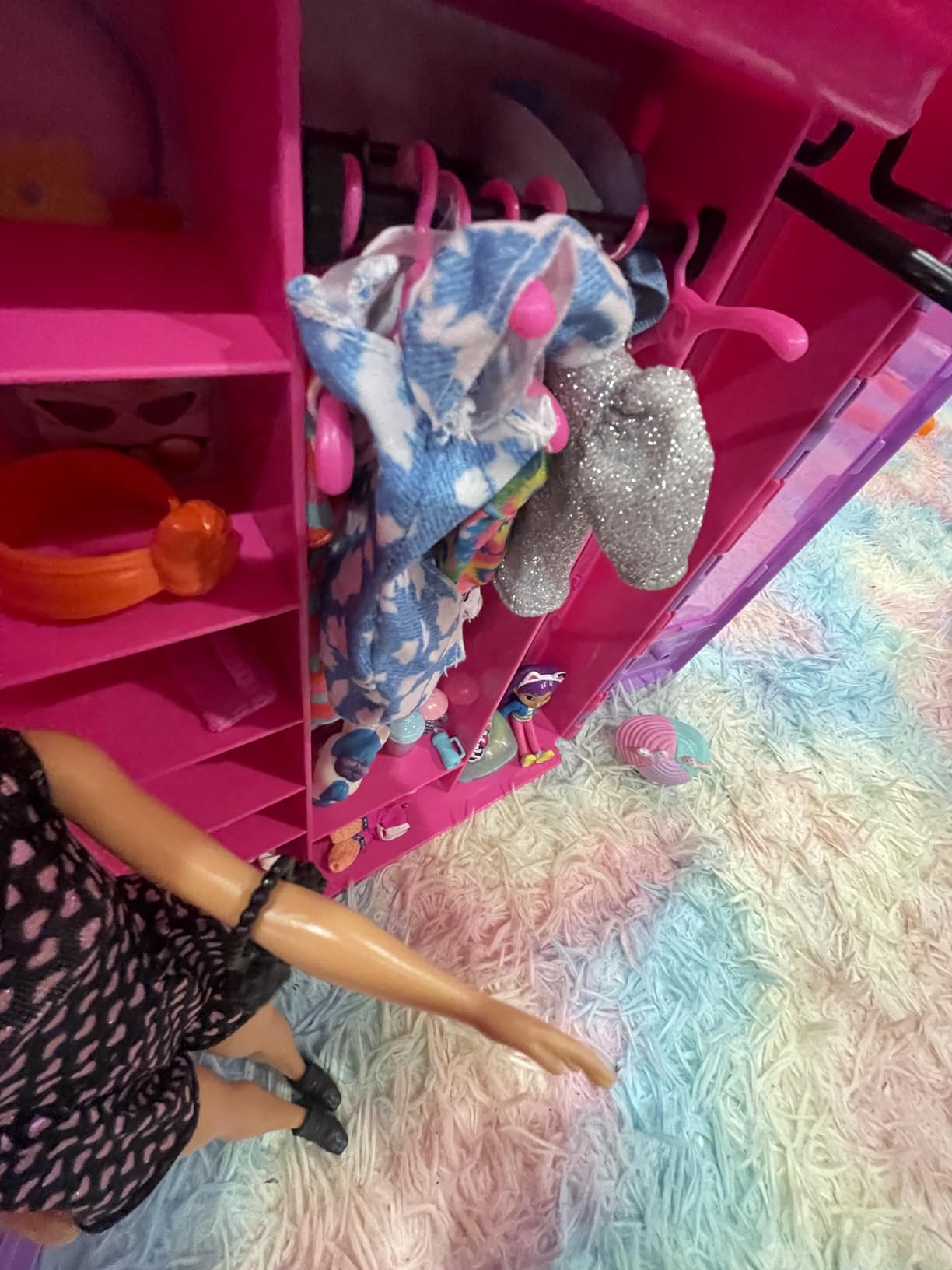 Barbie Fashionistas Ultimate Closet Portable Fashion Toy with Doll, Clothing, Accessories and Hangers, Gift for 3 Years Old and Up customer photo 1
