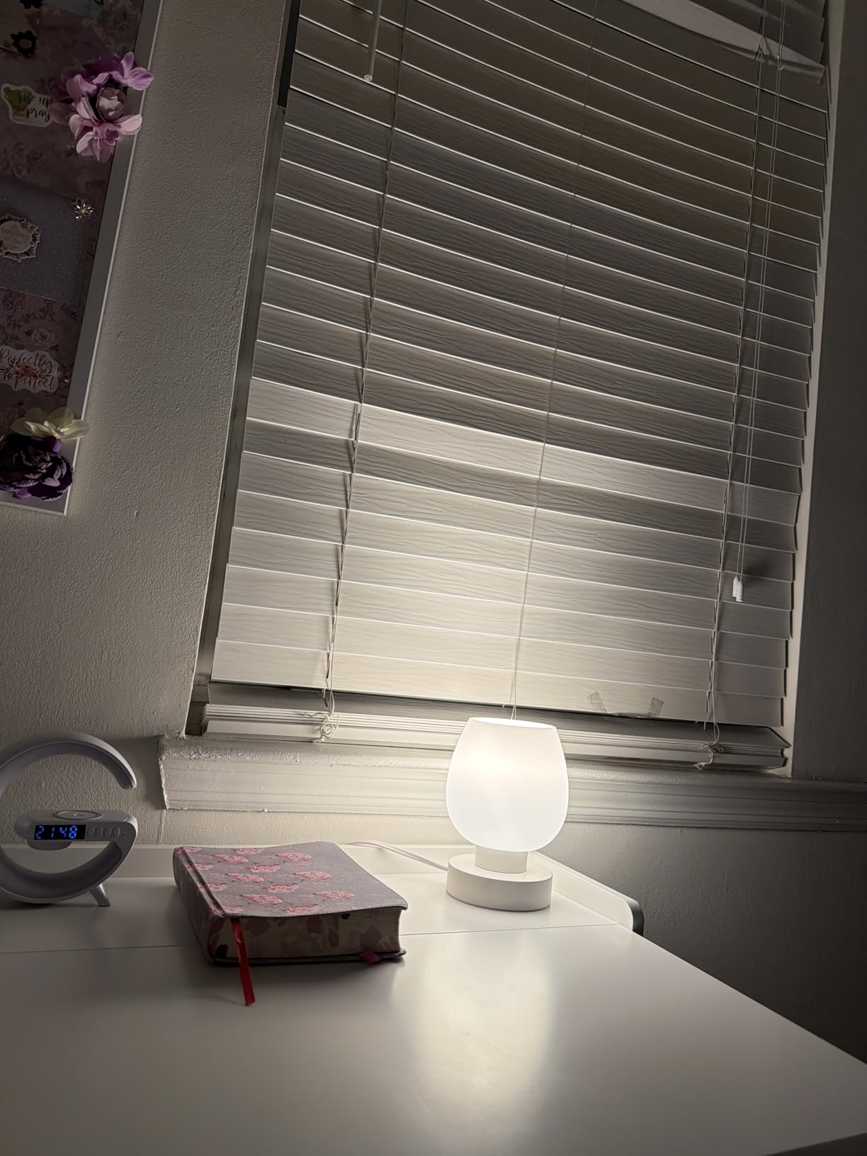 ONEWISH Small Bedside Lamp for Bedroom, 3-Way Dimmable Touch Control, 600 Lumen Bright Opal Glass Shade, 7.5 Inch Ultra Compact Nightstand Lamp, Warm White 2700K LED Bulb Included, Modern Design customer photo 1