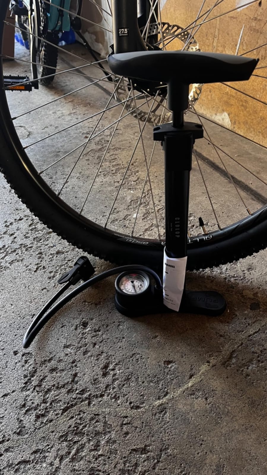 CLOLOP Bike Floor Pump with Gauge, Bike Tire Inflator, Air Pump, Bike Pump with Dual Presta & Schrader Valve Head, Bicycle Air Pump, Ball Pump for Road Bike, Mountain Bikes, Balls customer photo 2