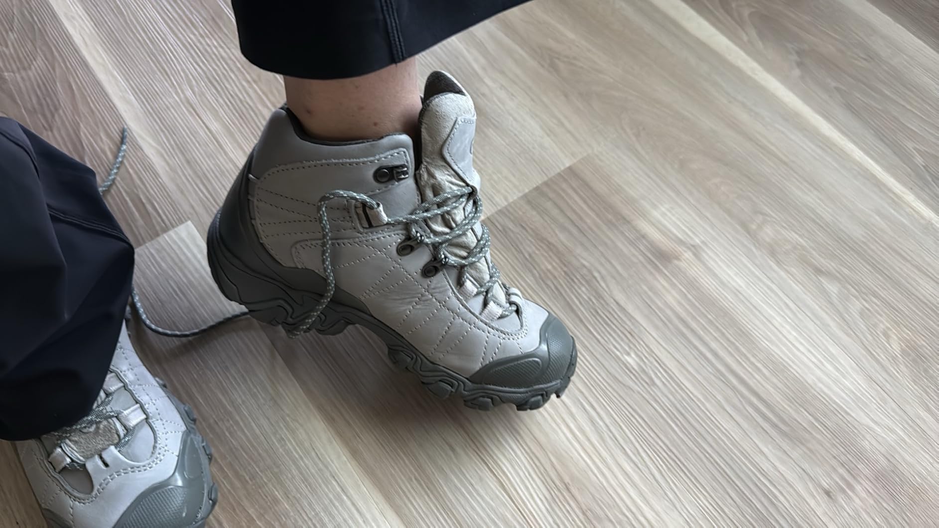 Oboz Women's Bridger Mid B-DRY Hiking Boot customer photo 2