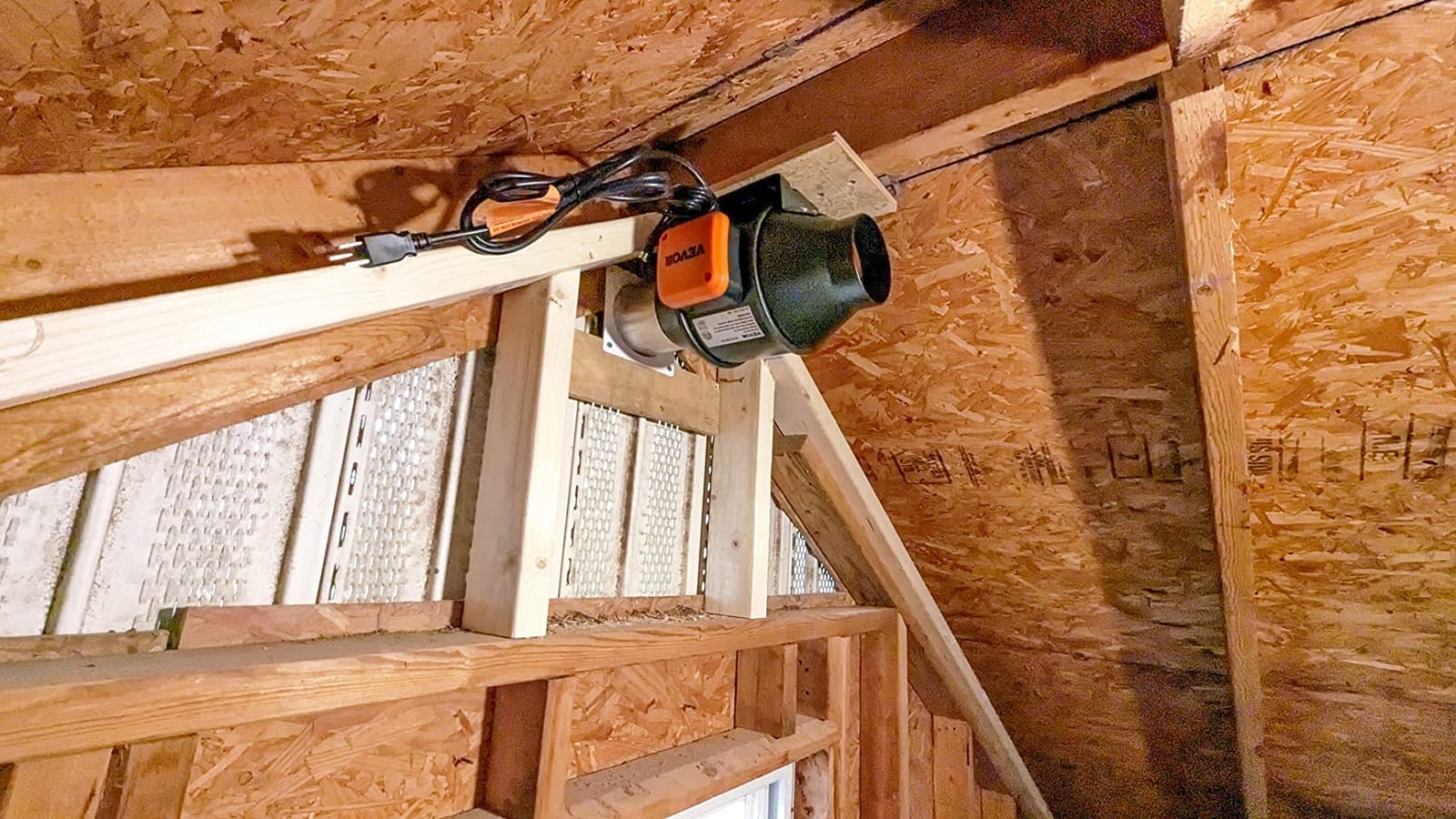 VEVOR Inline Duct Fan, 4-Inch 205 CFM with Temperature Humidity Controller, Quiet EC-Motor Ventilation Exhaust Fan for Cooling Booster, Grow Tents, Hydroponics customer photo 1
