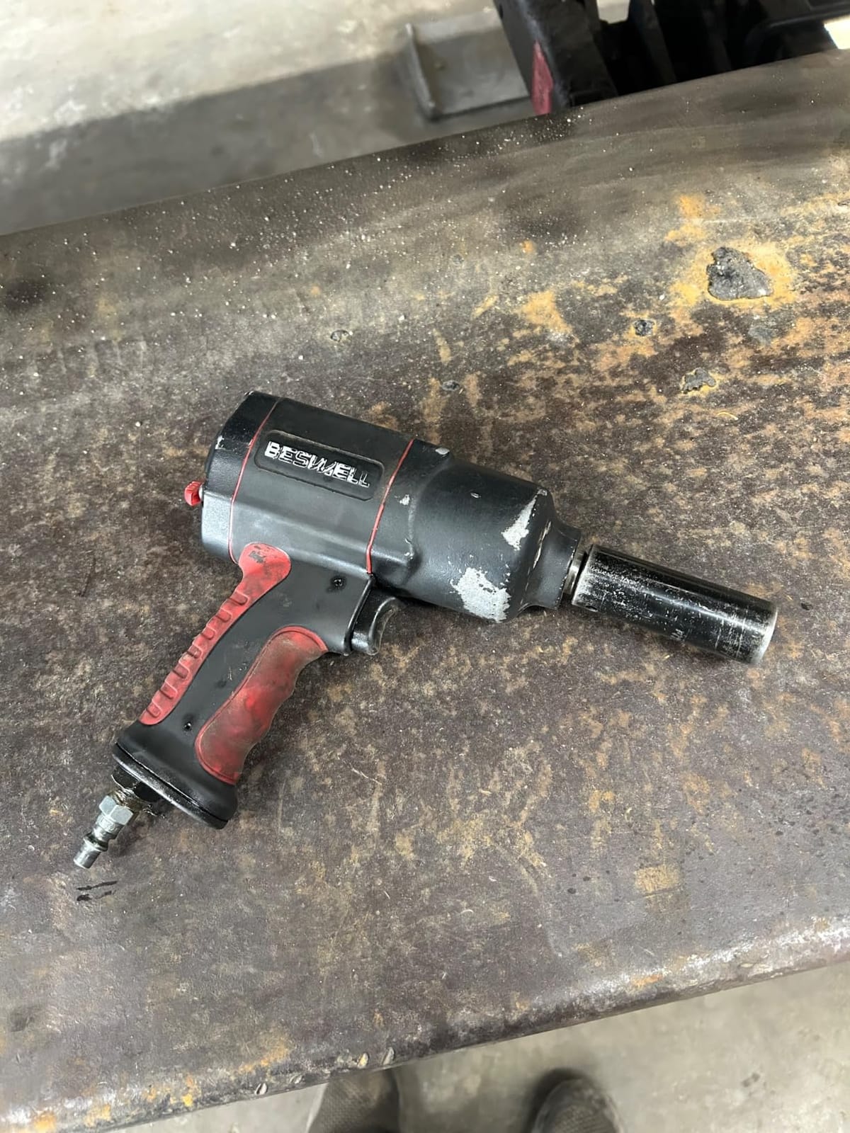 BESWELL® BW-112BN 1/2-Inch Air Impact Wrench with 1180 Ft-Lbs Max Torque customer photo 2