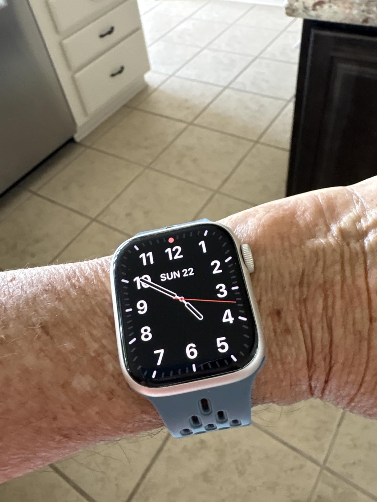 Apple Watch Series 8 [GPS, 41mm] - Starlight Aluminum Case with Starlight Sport Band, S/M (Renewed) customer photo 1