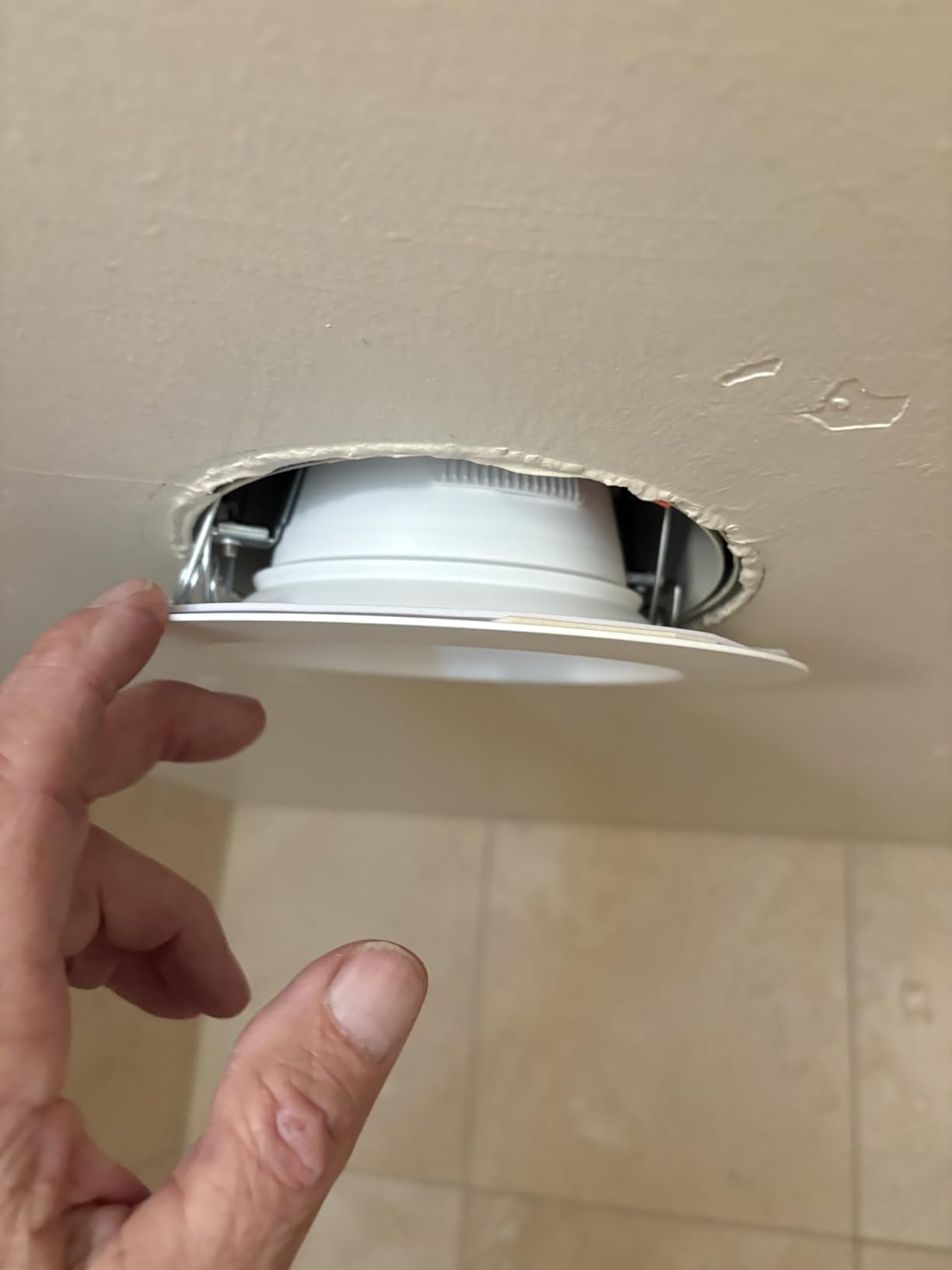ECOELER 5/6 inch LED Recessed Lighting, Dimmable Ceiling Can Light, 16.5W 1200Lm, 5CCT Selectable(27K, 30K, 40K, 50K, 60K), Aluminum Trim, Retrofit Installation Downlight - ETL & FCC Listed customer photo 1