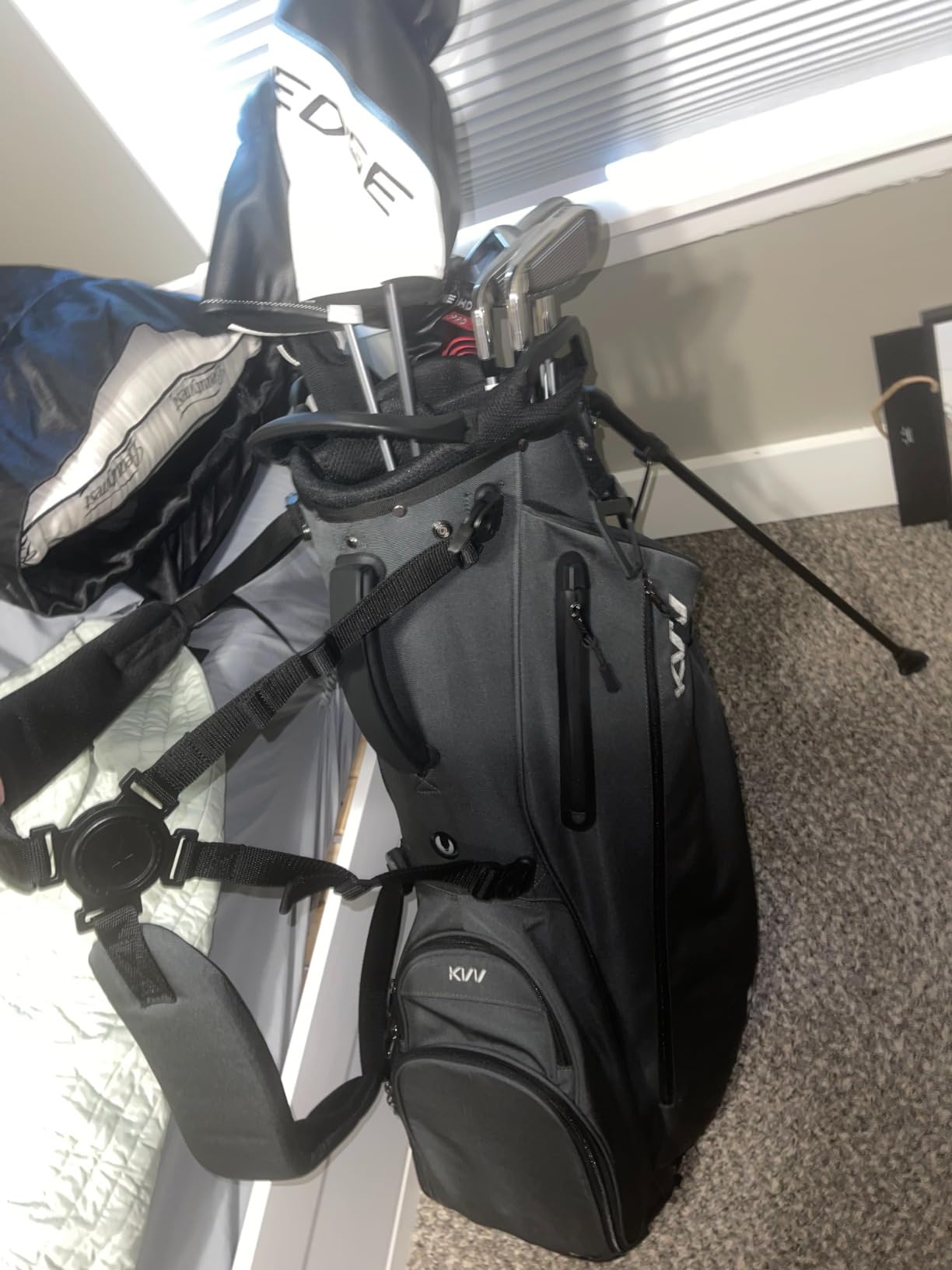 KVV Lightweight Golf Stand Bag with 7 Way Full-Length Dividers, 5 Zippered Pockets, Automatically Adjustable Dual Straps,Elegant Design customer photo 2
