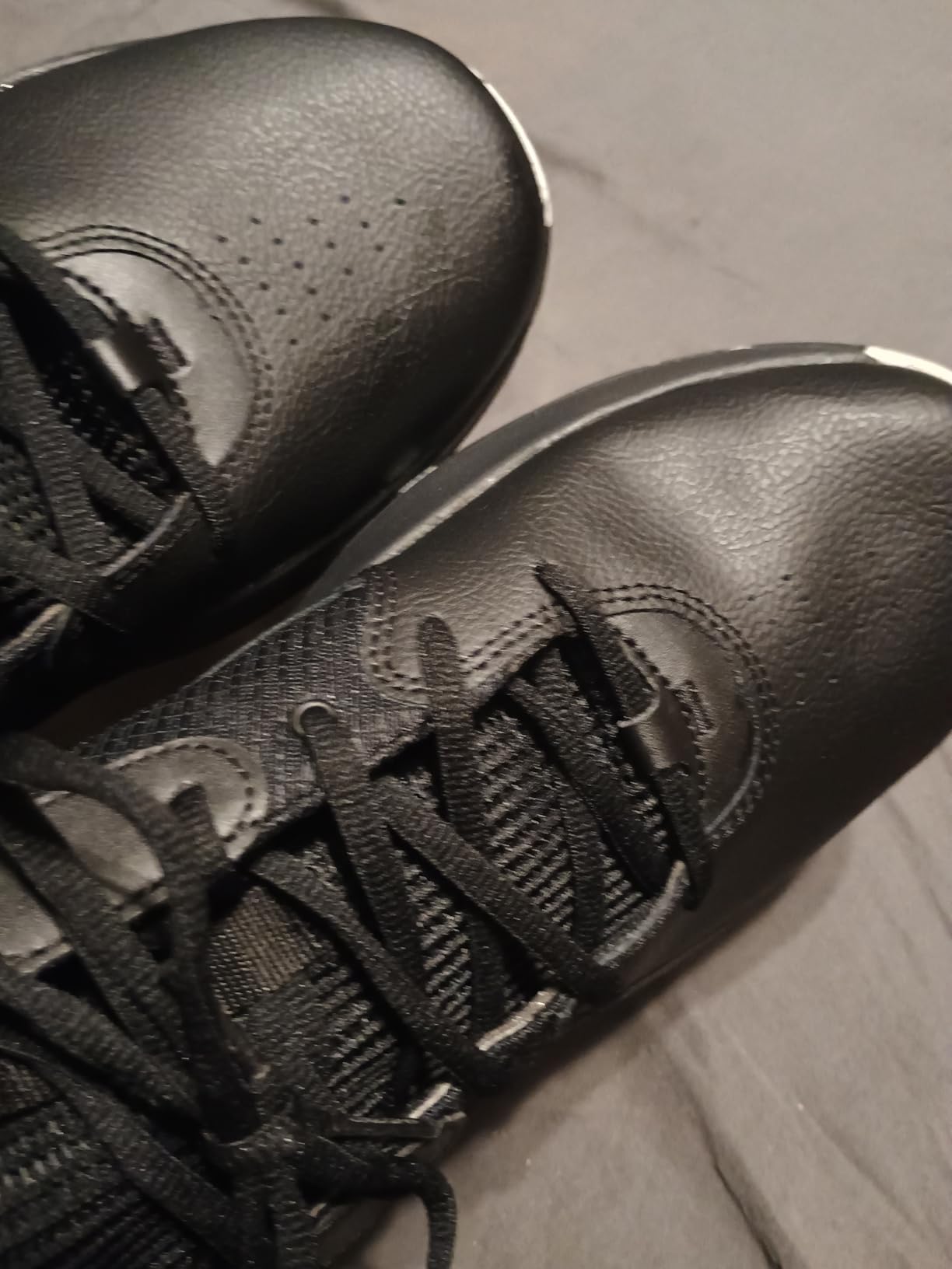 Under Armour Unisex-Adult Lockdown 7 Basketball Shoe customer photo 1