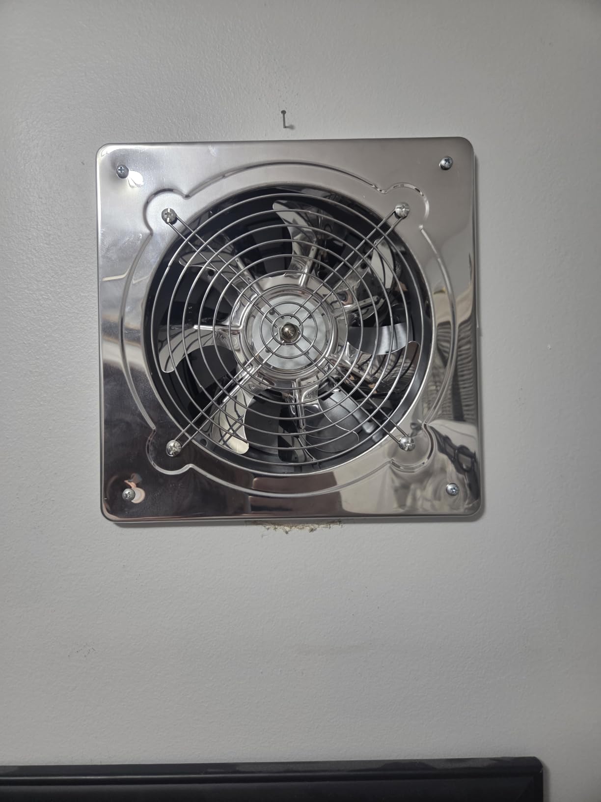 HG Power 10 Inch Metal Exhaust Fan with Switch, 988 CFM Powerful Garage Exhaust Fan with Damper, Potable Wall Mount Fan Fume Extractor Ventilation Fan for Shop, Shed, Basement, Chicken Coop, Silver customer photo 2