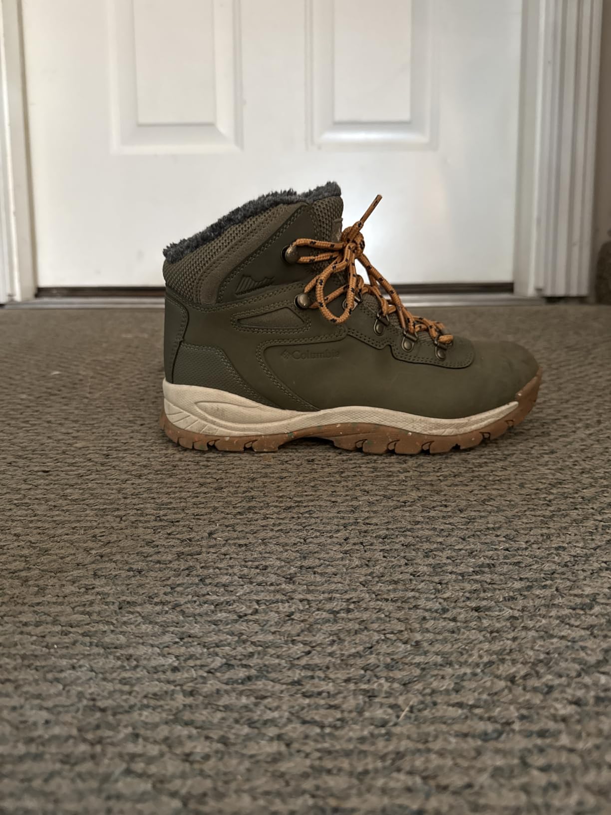 Columbia Women's Newton Ridge Waterproof Omni-Heat II Insulated Hiking Boots customer photo 2