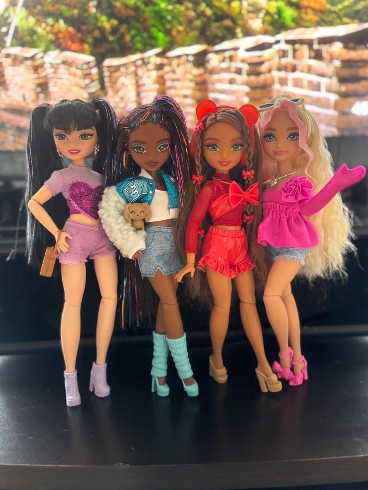 Barbie Dream Besties Playset, Barbie “Malibu” Posable Fashion Doll with Wavy Blonde Hair, 11 Makeup & Hair-Themed Accessories customer photo 2