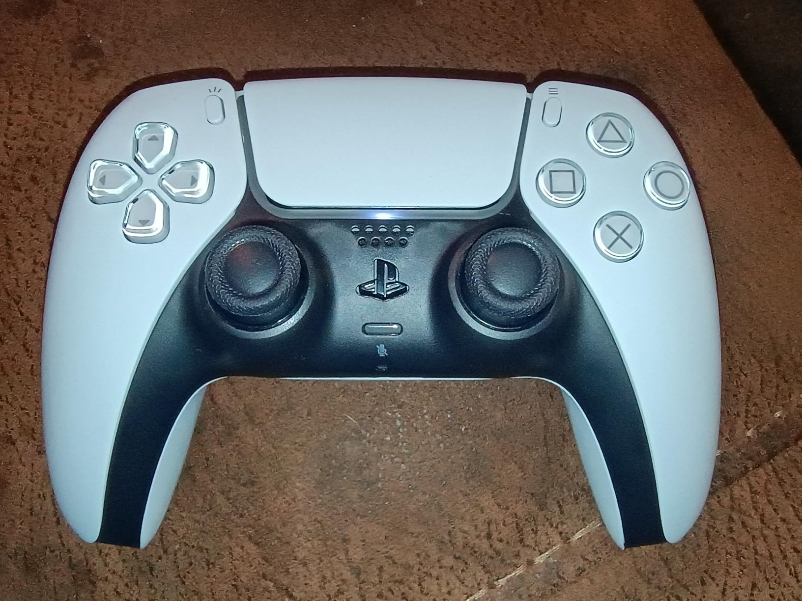PlayStation DualSense® Wireless Controller - White customer photo 2