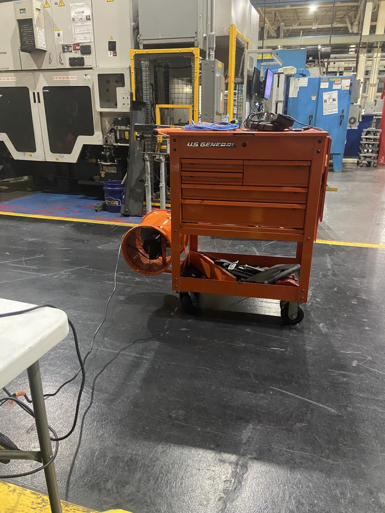 VEVOR Air Mover Blower Fan 12 Inch, 3198CFM 585W with 33ft Flexible Duct, Industrial Portable Ventilator Blower/Exhaust, Orange customer photo 1