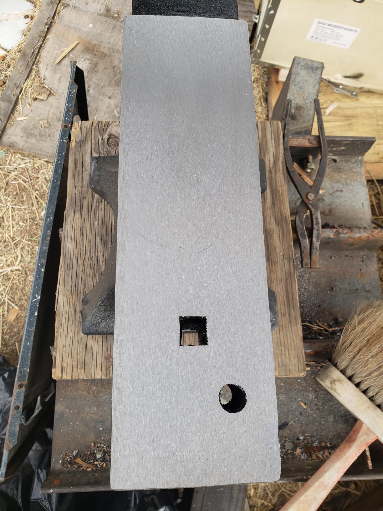 Cast Steel Anvil,132 Lbs(60kg) Single Horn Anvil,High Hardness Round Horn Anvil Blacksmith with Large Countertop and Stable Base,Metalsmith Tool for Bending and Shaping,Black customer photo 2
