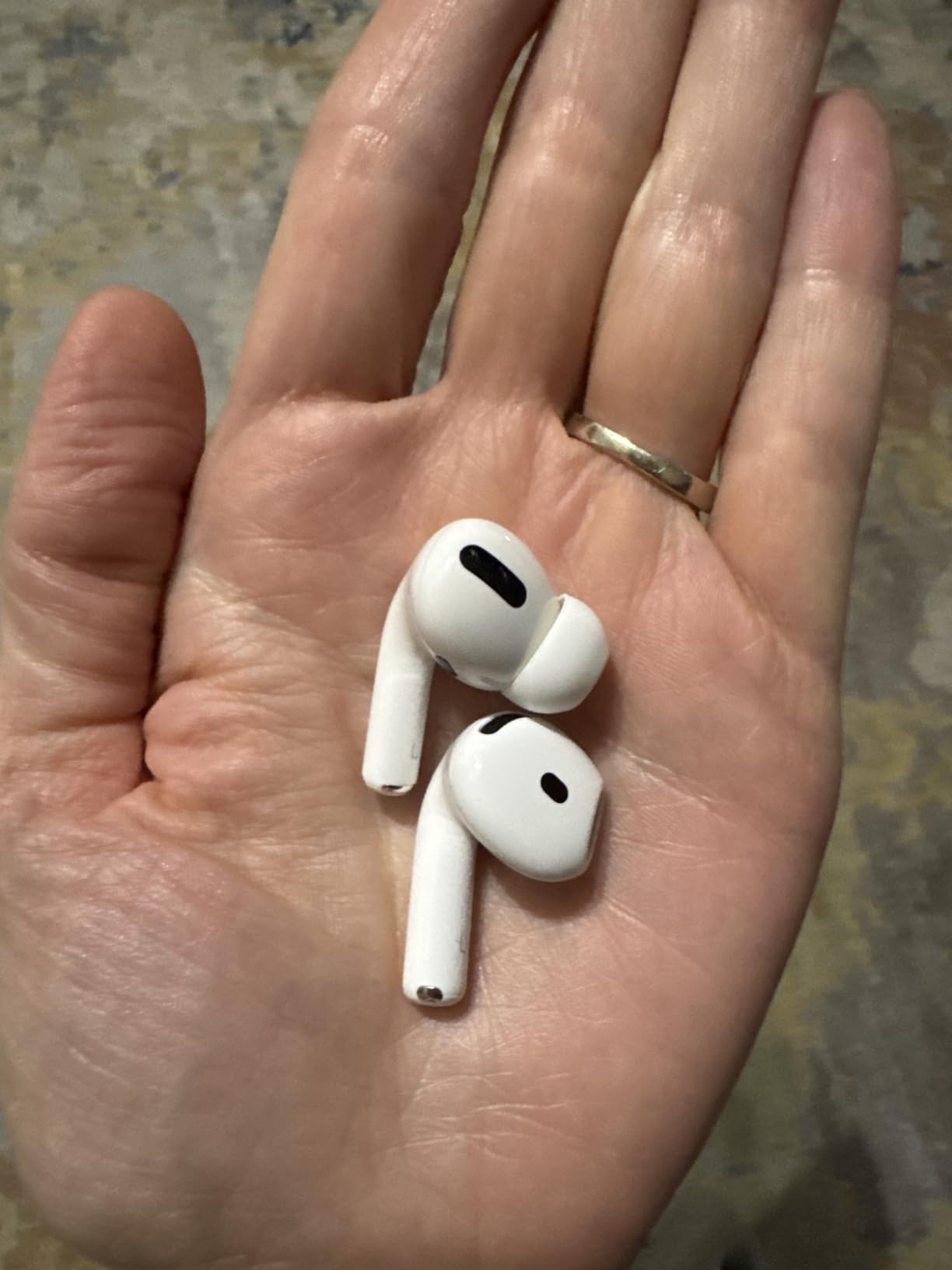 Apple AirPods 4 with Active Noise Cancellation (Renewed Premium) customer photo 2